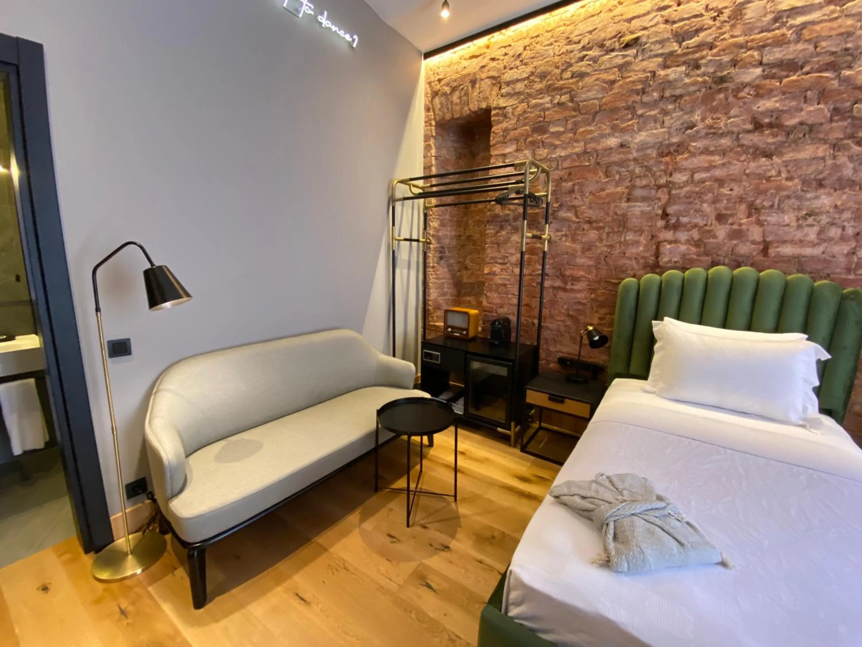 Seating area, Bed in RUZ Hotels