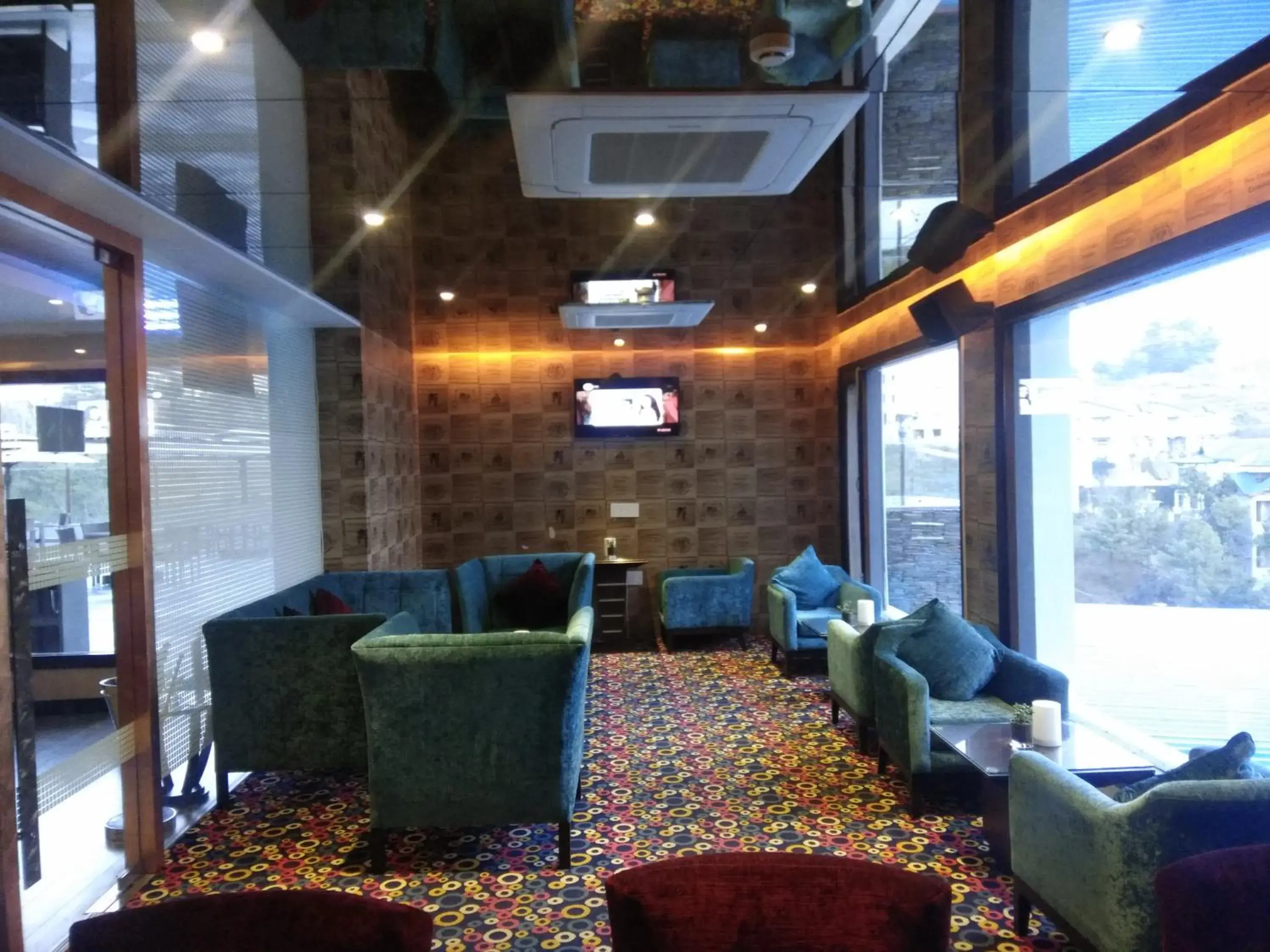 Alcoholic drinks, Lobby/Reception in Marigold Sarovar Portico Shimla