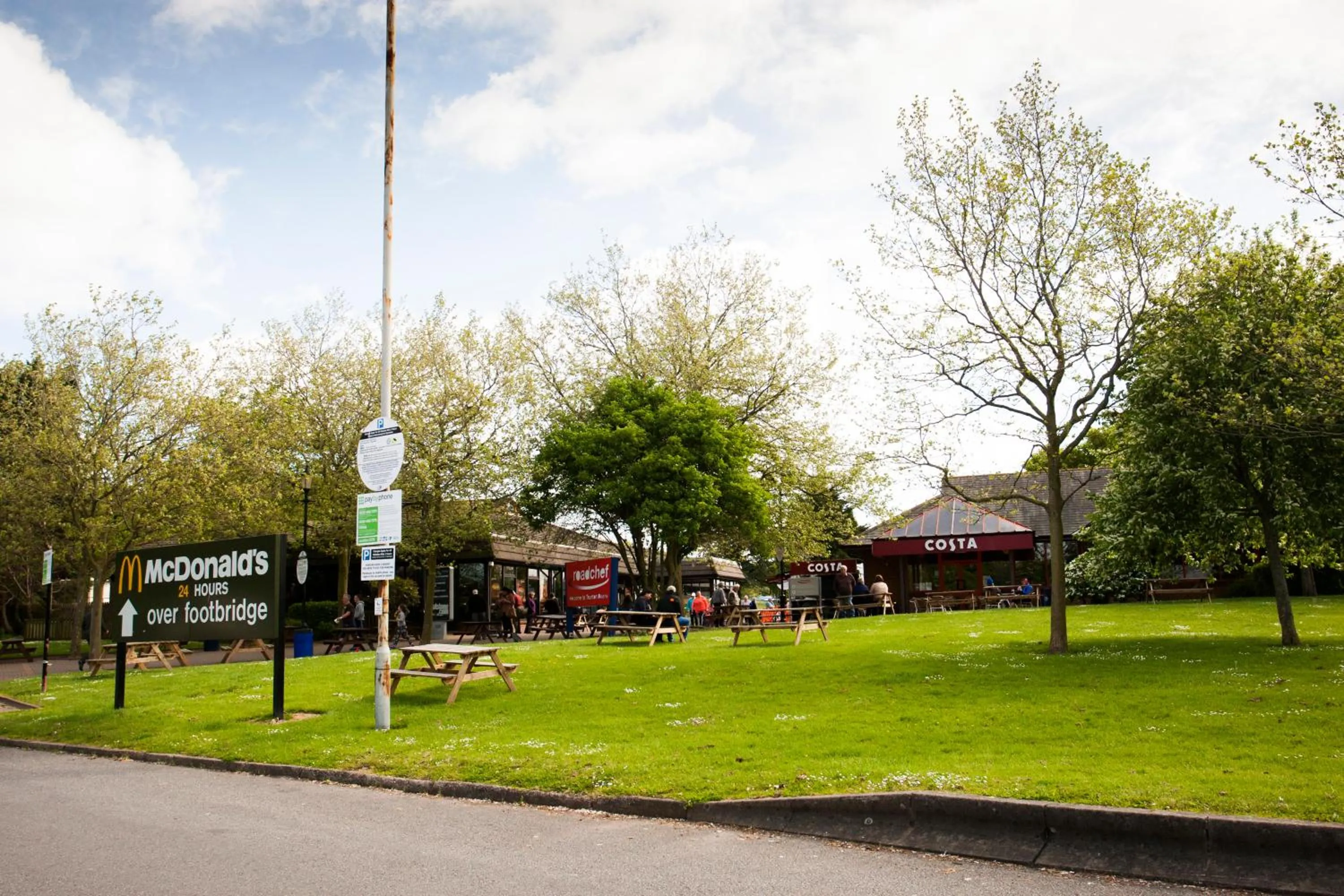 Restaurant/places to eat in Days Inn Taunton