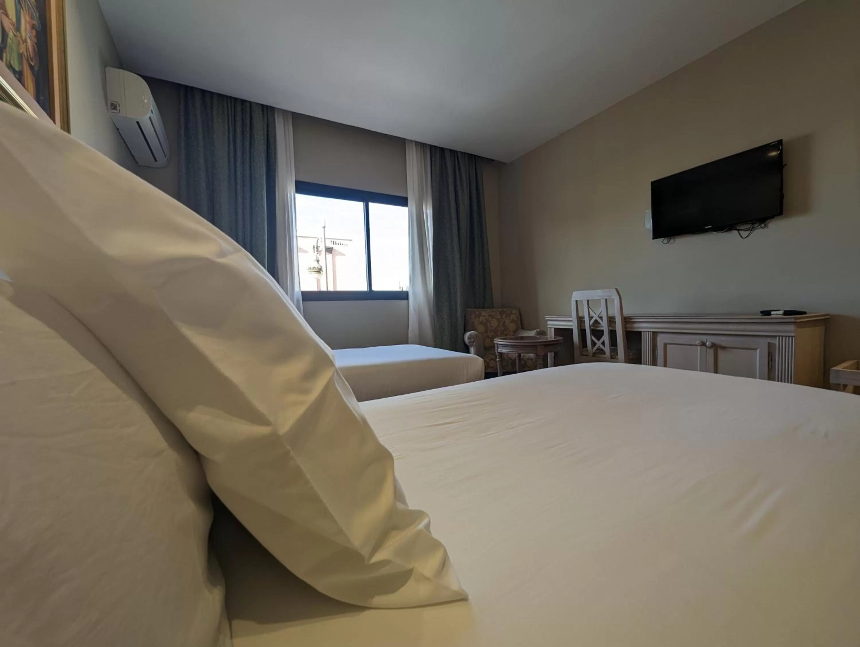 Photo of the whole room, Bed in Sahara Line Hotel