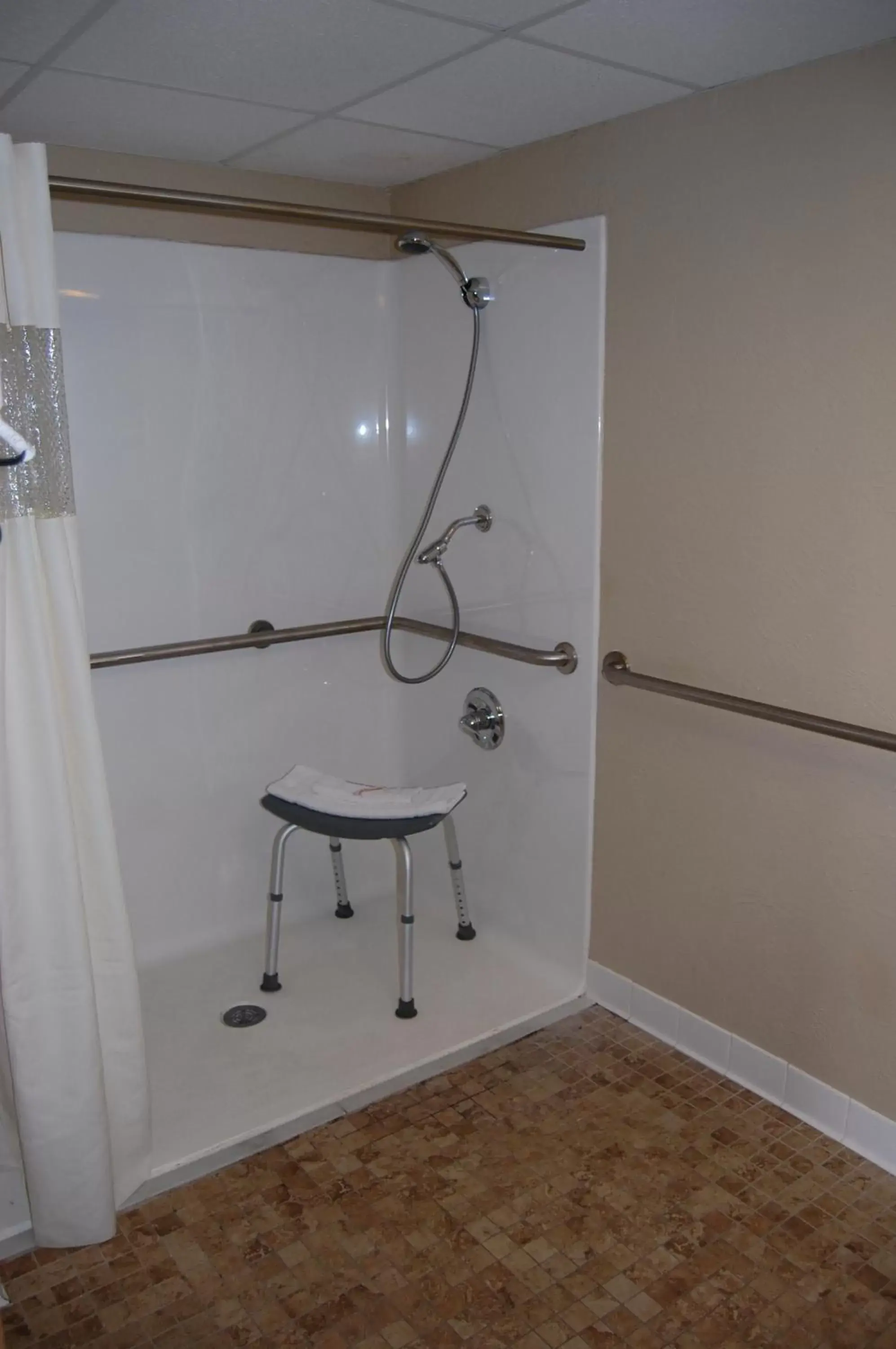 Shower, Bathroom in Days Inn by Wyndham Branson/Near the Strip