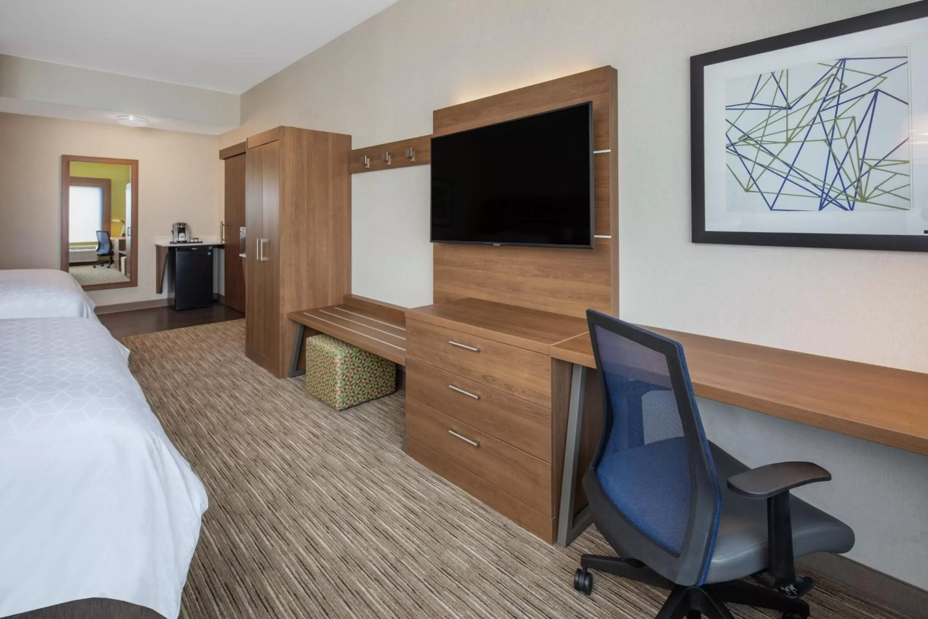 Photo of the whole room, TV/Entertainment Center in Holiday Inn Express & Suites - Chico, an IHG Hotel