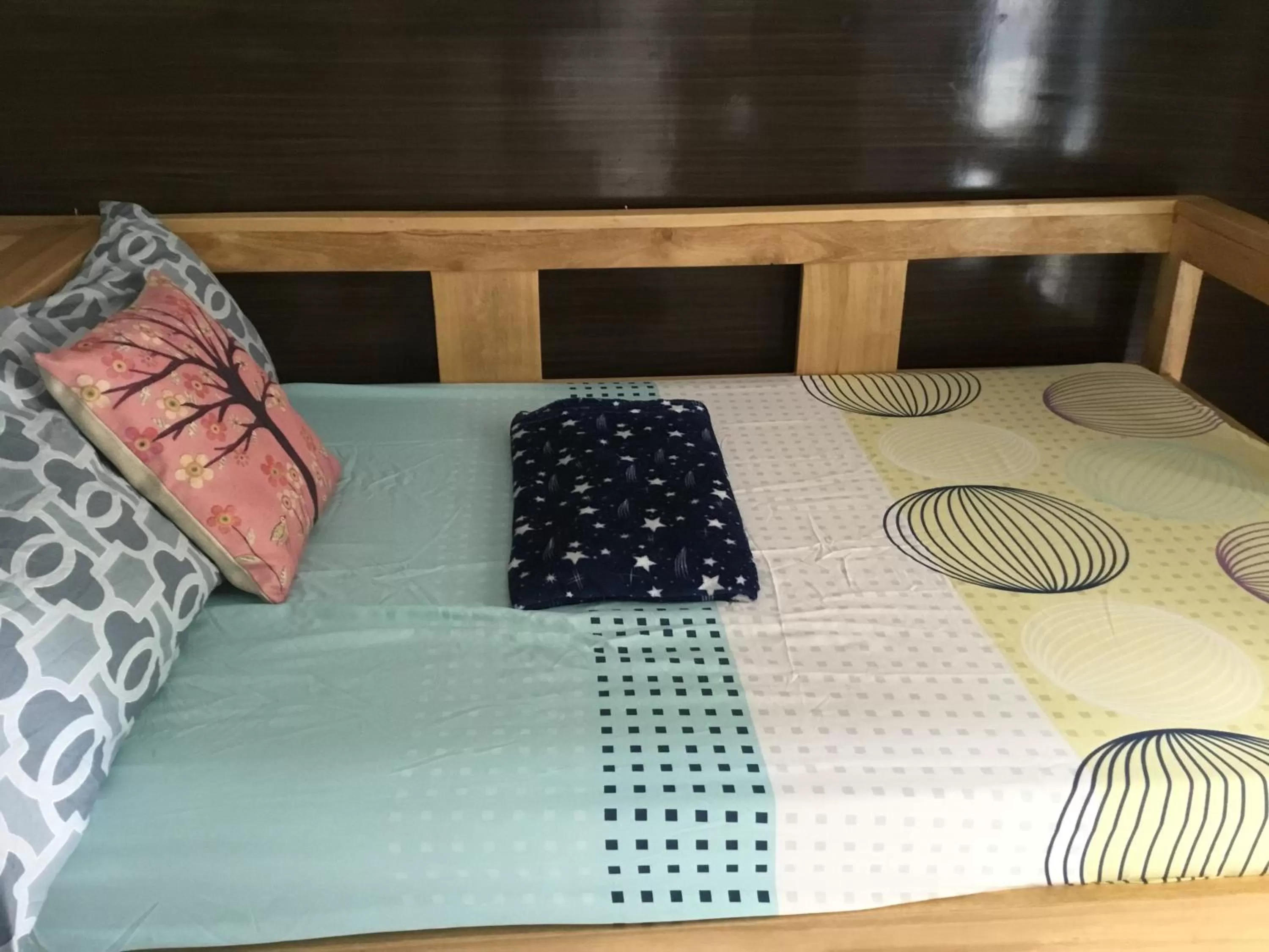 Bed in Condo with Free Swimming Pool & Viewing Deck