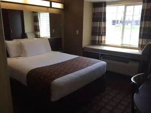 Bed in Microtel Inn & Suites Mansfield PA