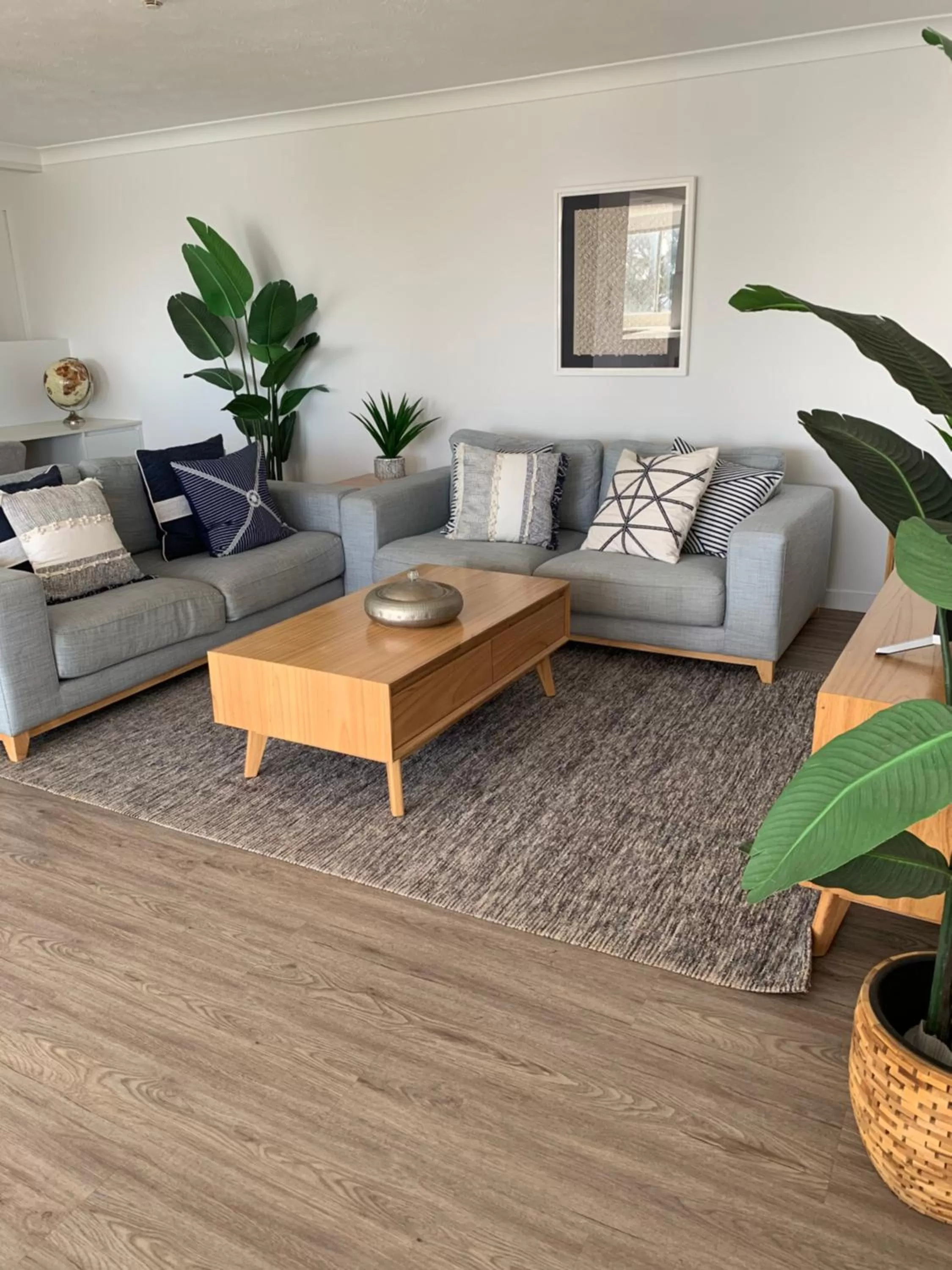 Living room in Pacific Regis Beachfront Holiday Apartments