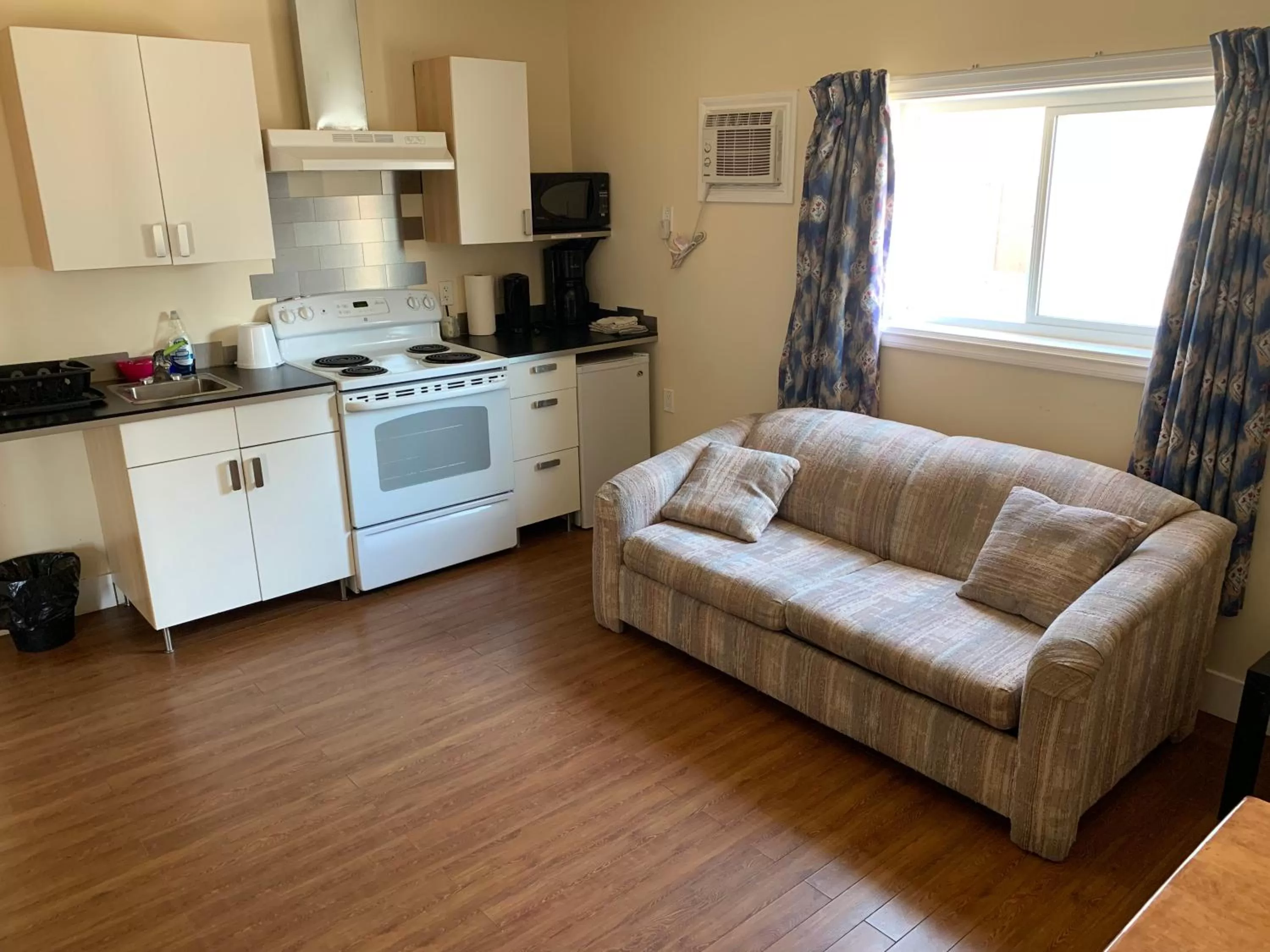 Kitchen or kitchenette in Gateway Motel