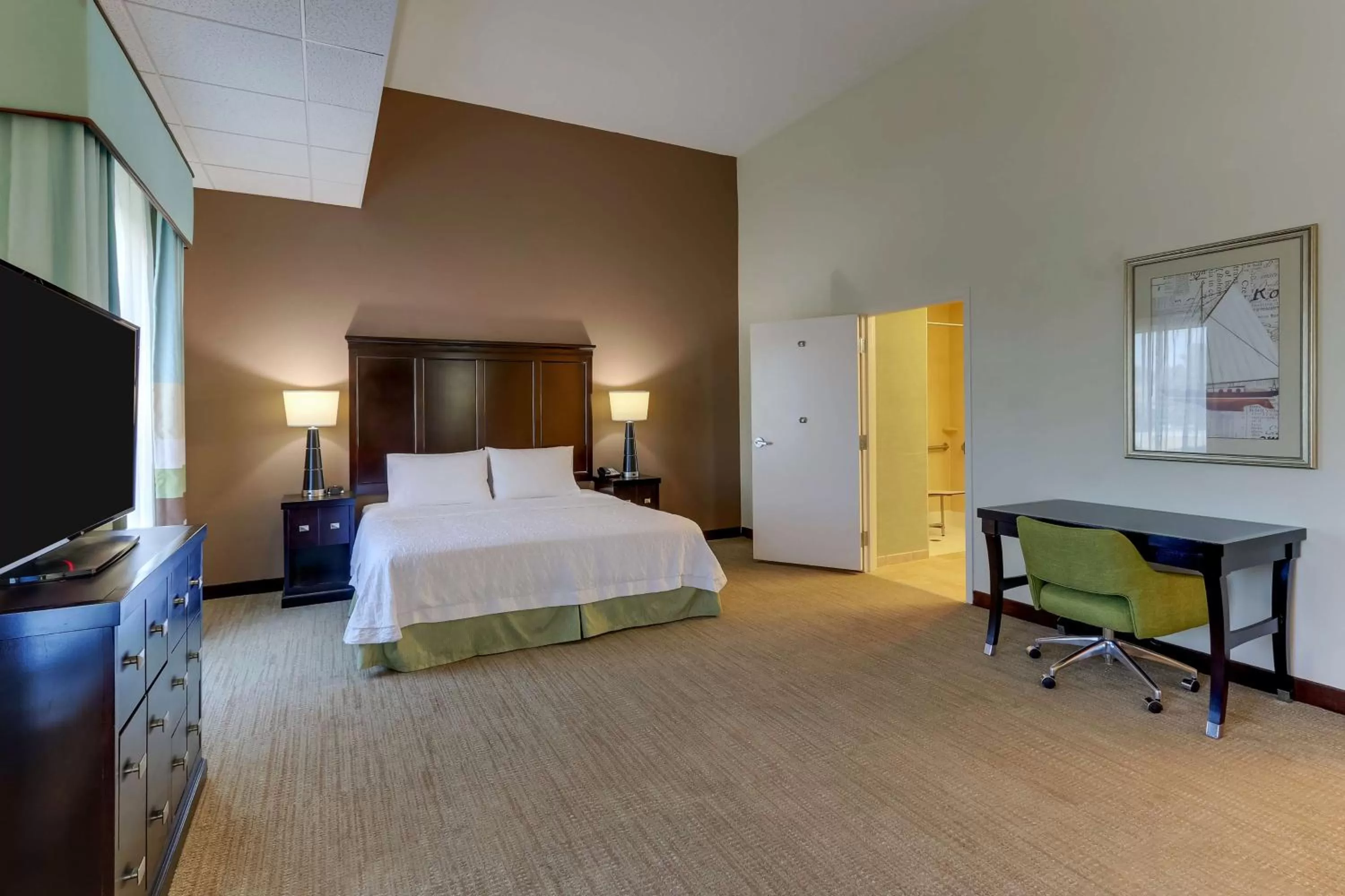 Bedroom, Bed in Hampton Inn and Suites Swansboro Near Camp Lejeune