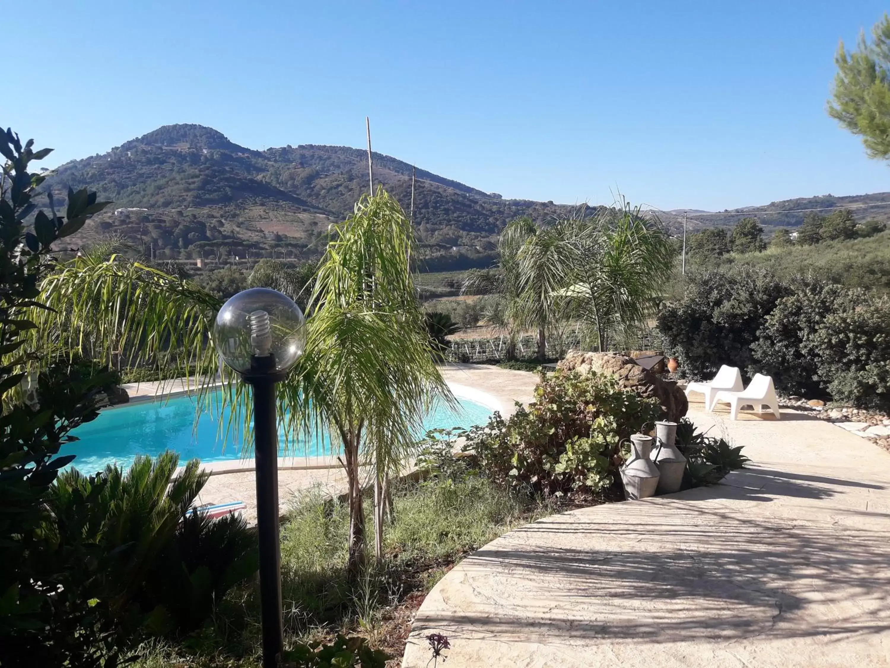 Swimming pool in La Suite Di Segesta