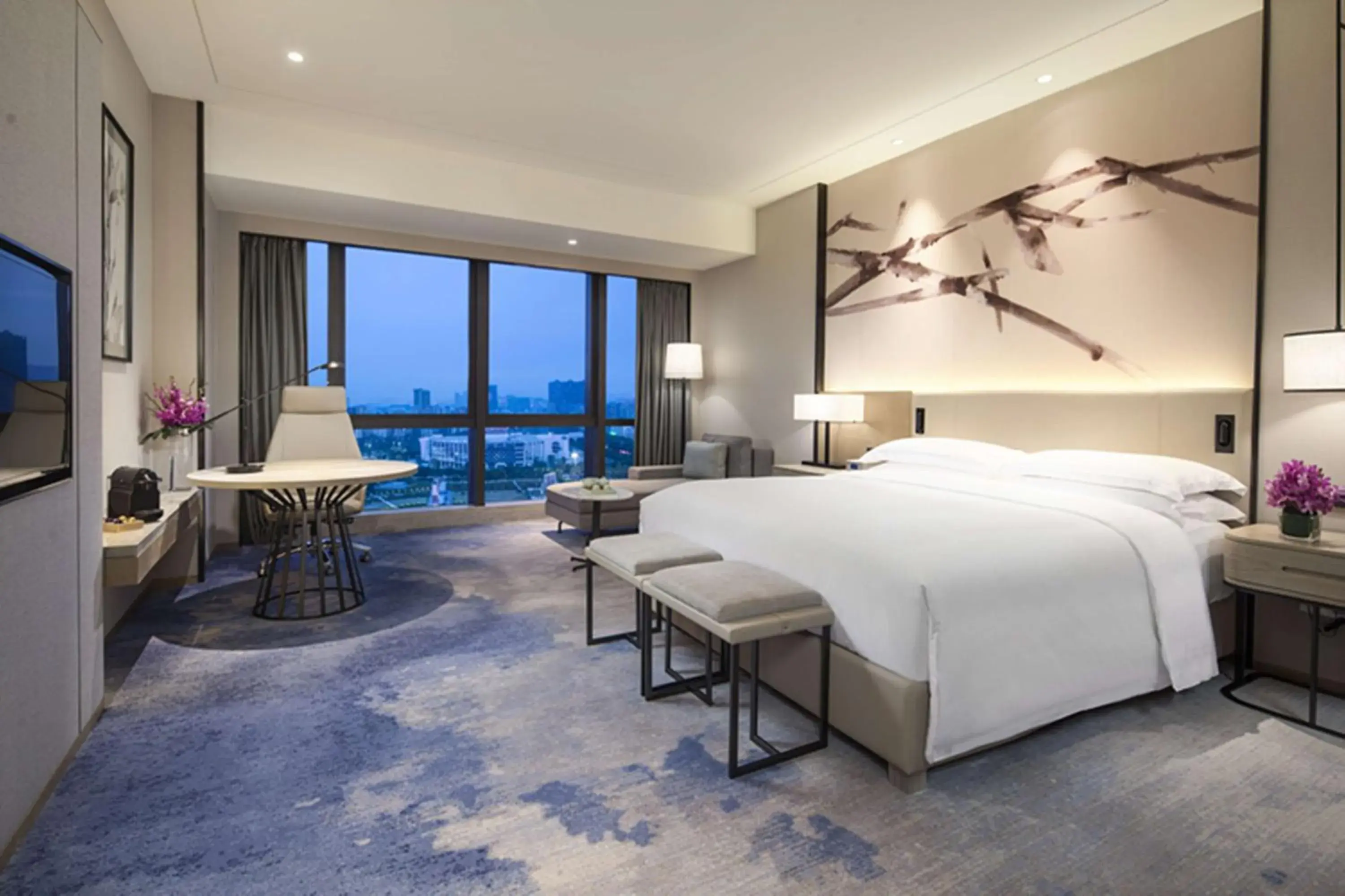 Bedroom in DoubleTree By Hilton Shenzhen Longhua