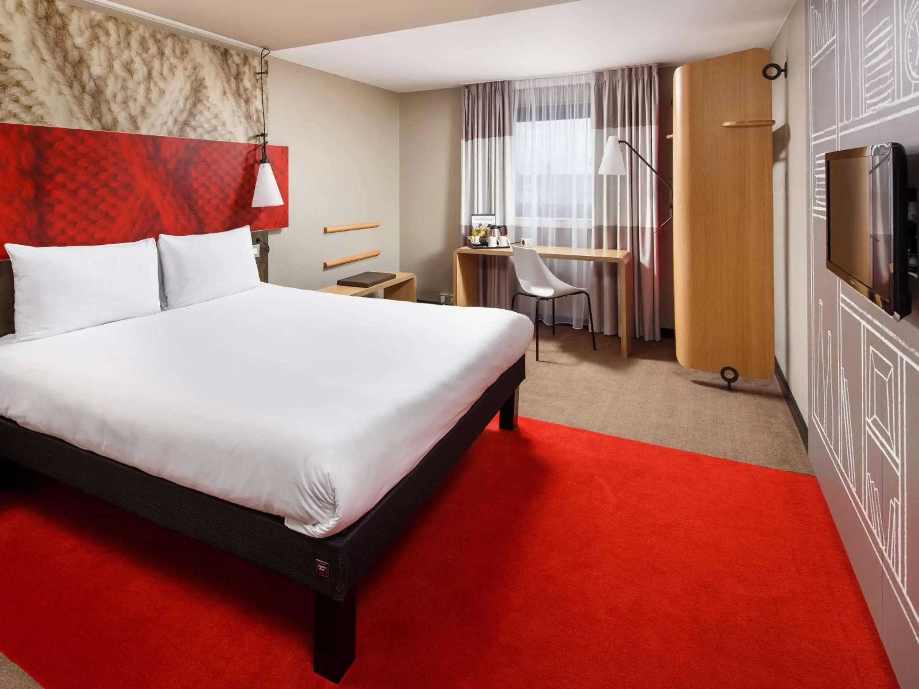 Photo of the whole room, Bed in ibis Hotel Northampton Centre