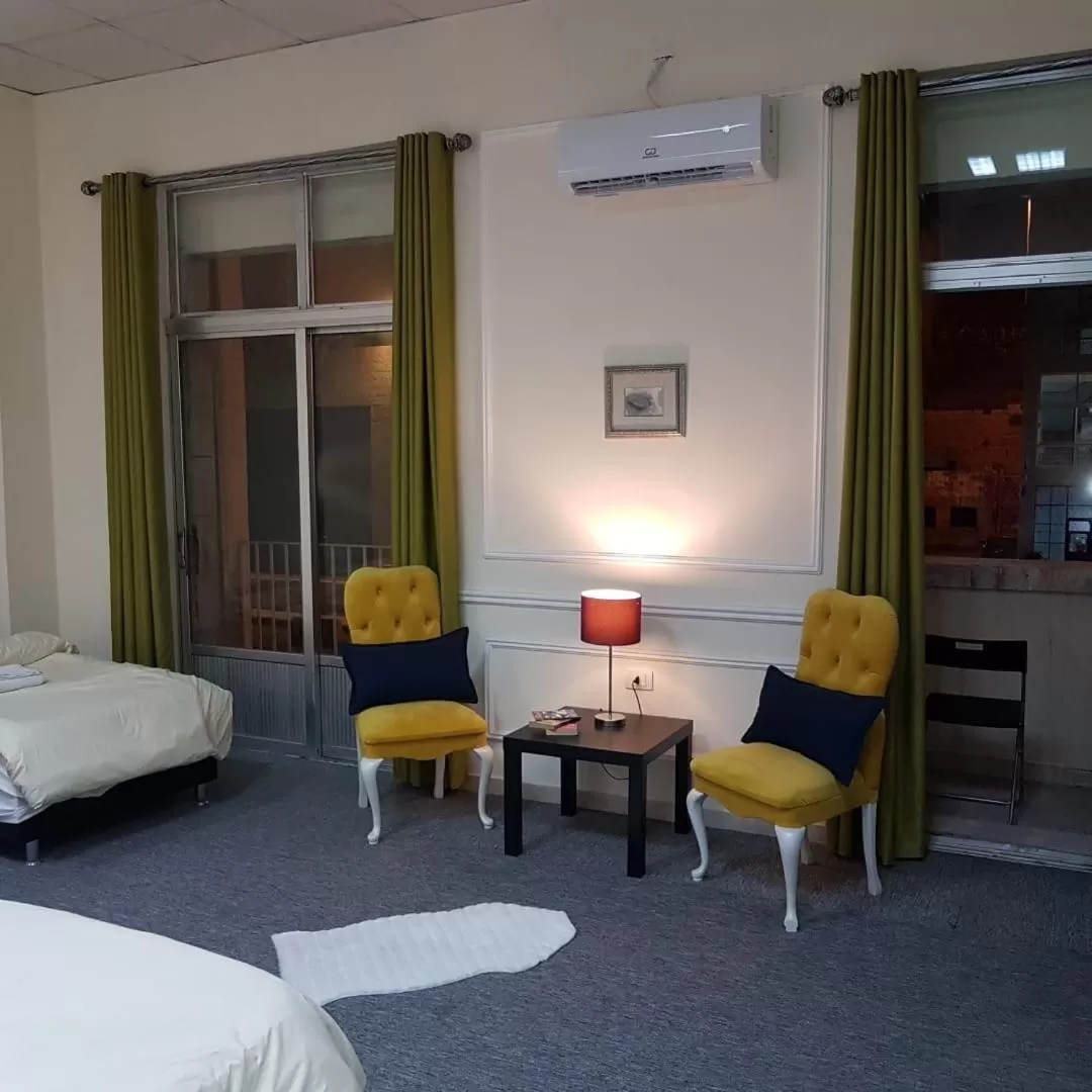 Balcony/Terrace, Bed in City Citadel Hotel,Amman