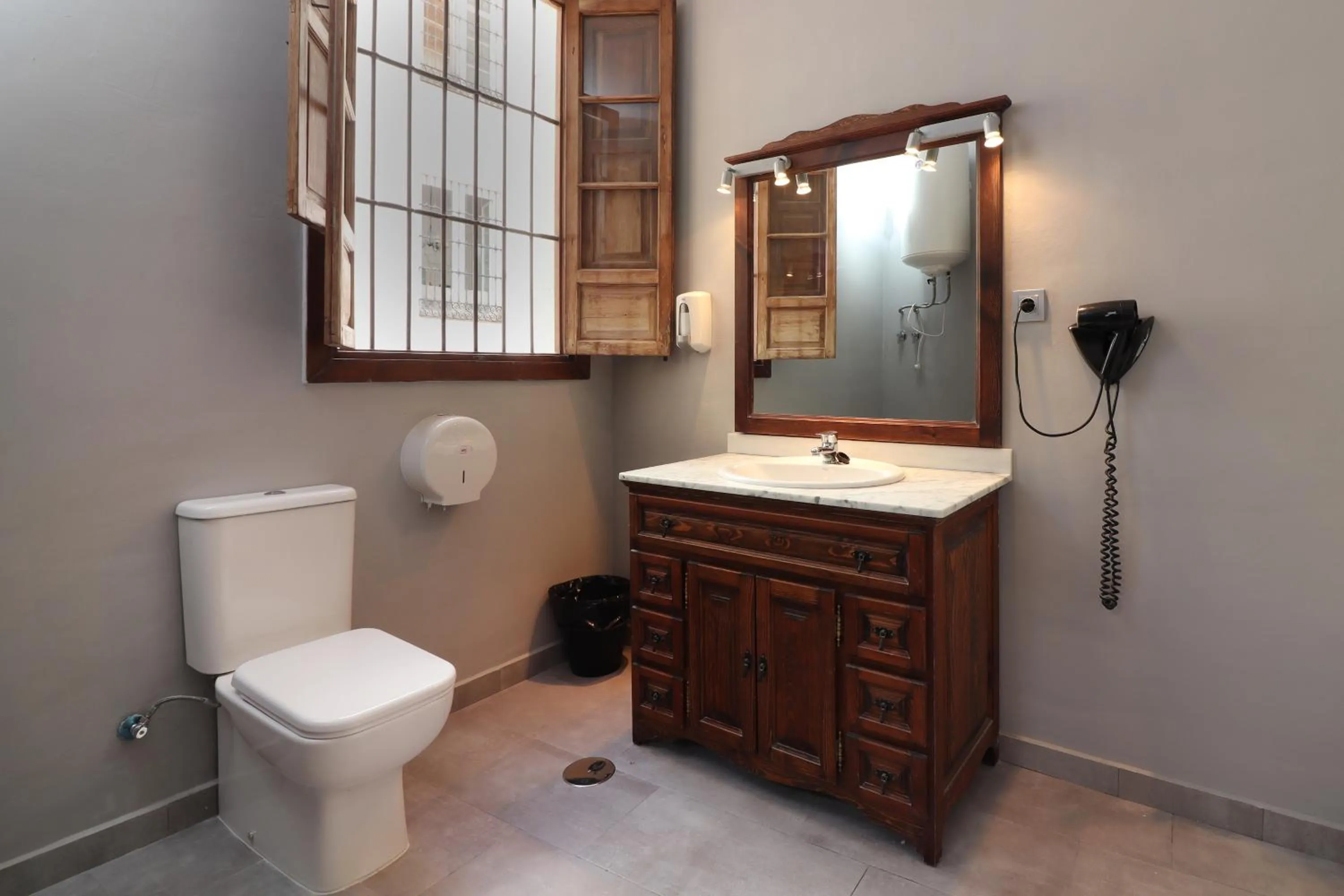 Feel Hostels City Center