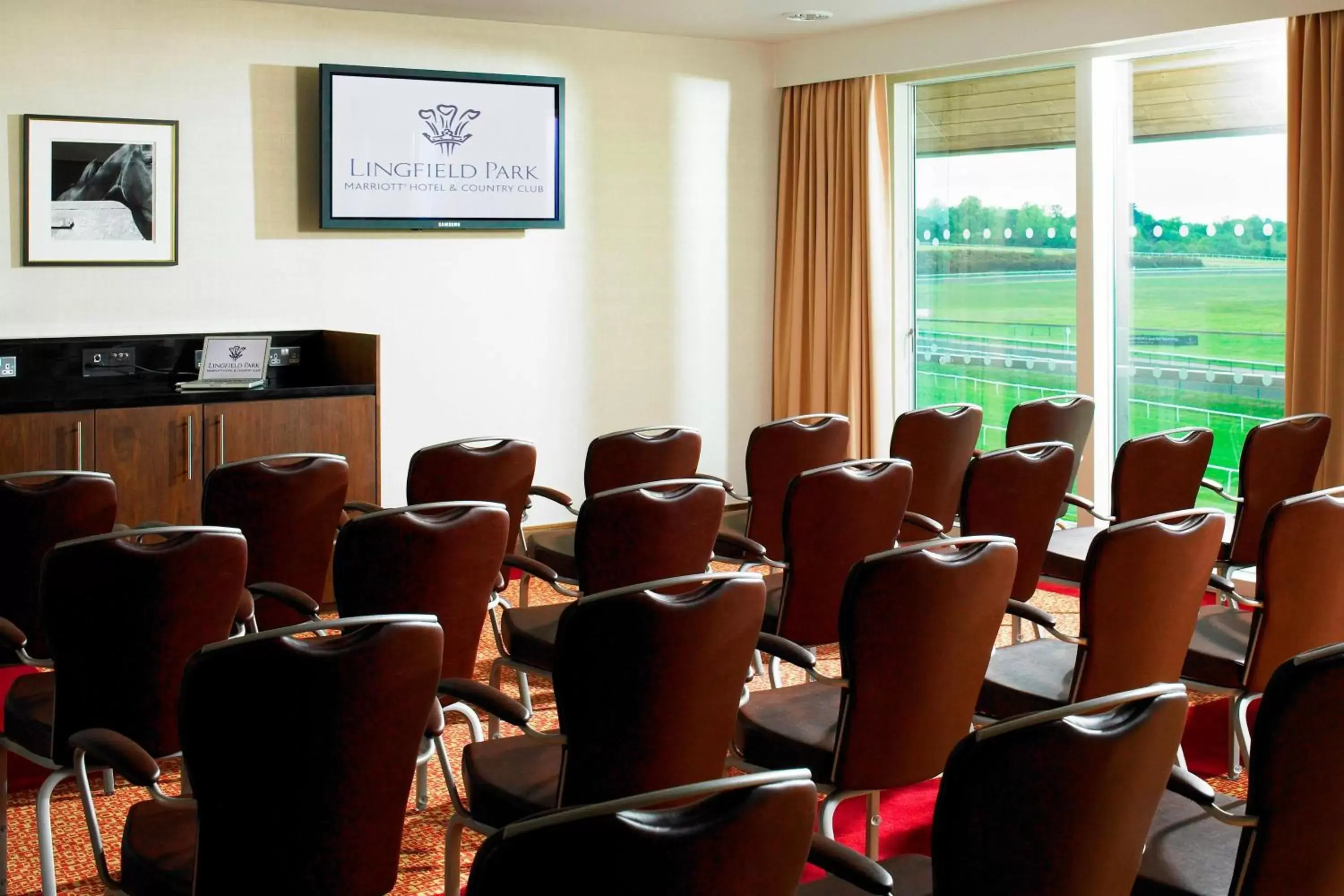 Meeting/conference room in Lingfield Park Marriott Hotel & Country Club