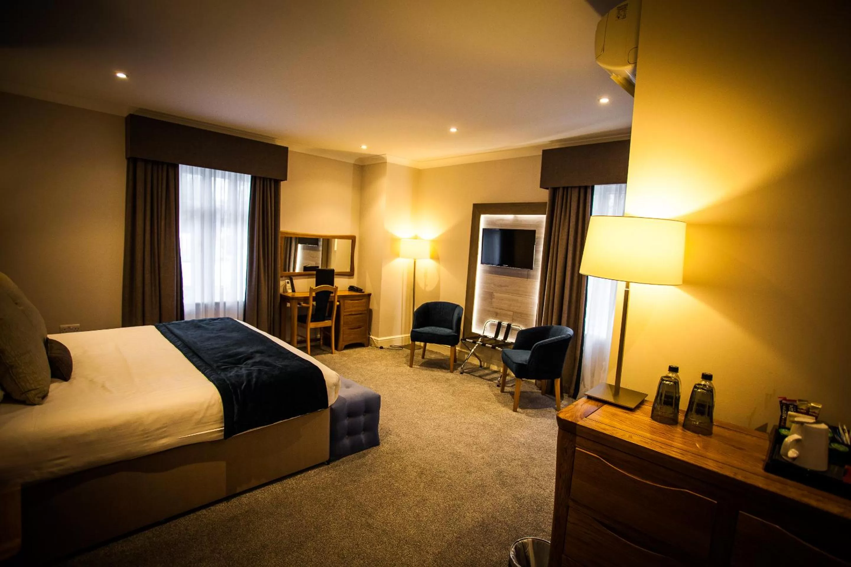 Photo of the whole room, Bed in Heywood Spa Hotel