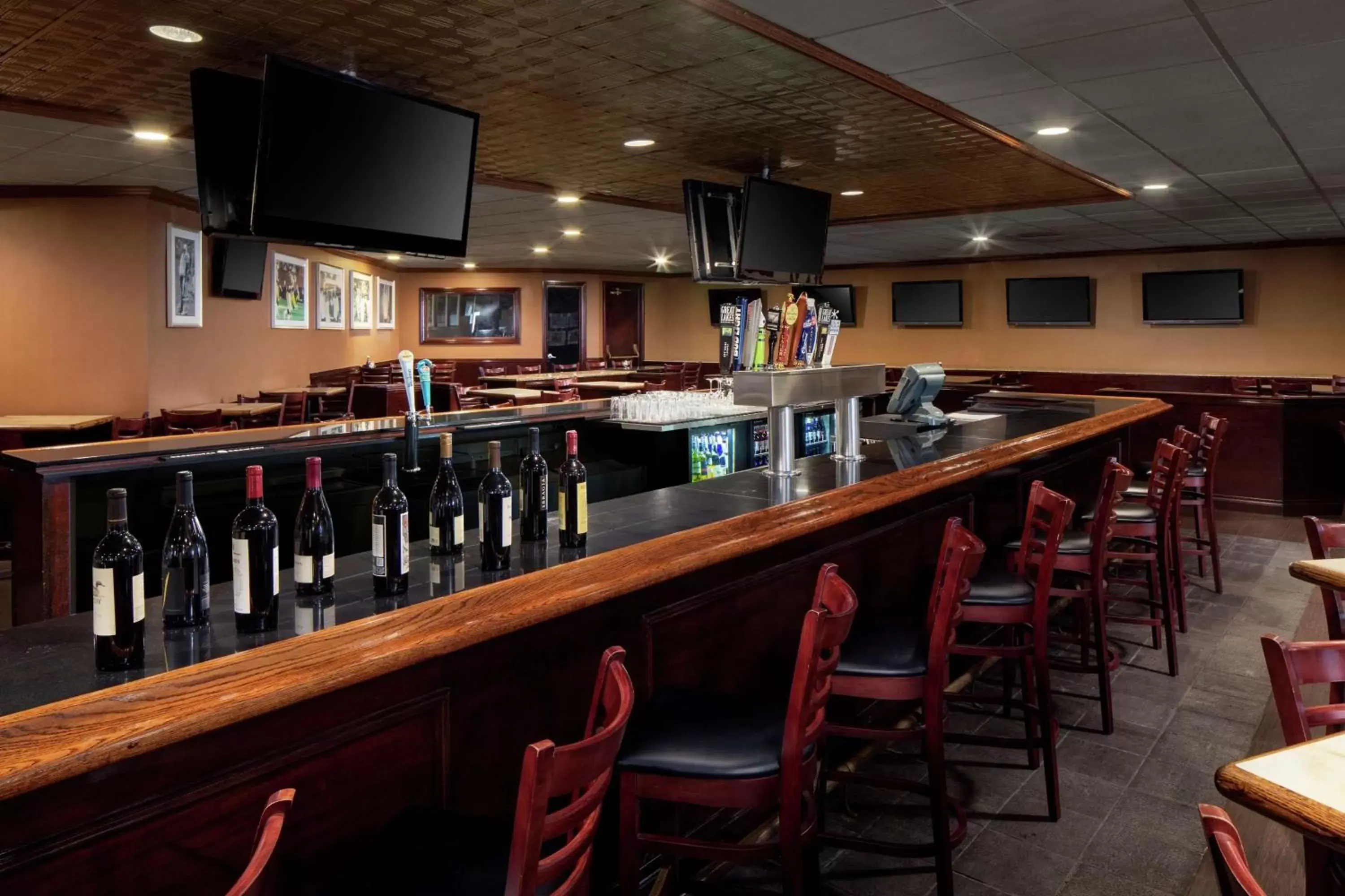 Lounge or bar, Lounge/Bar in DoubleTree by Hilton Hotel Cleveland - Independence