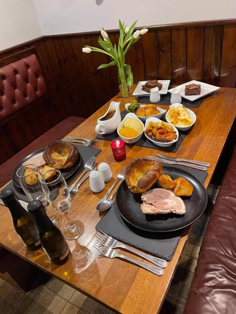 Food and drinks in Anglers Arms