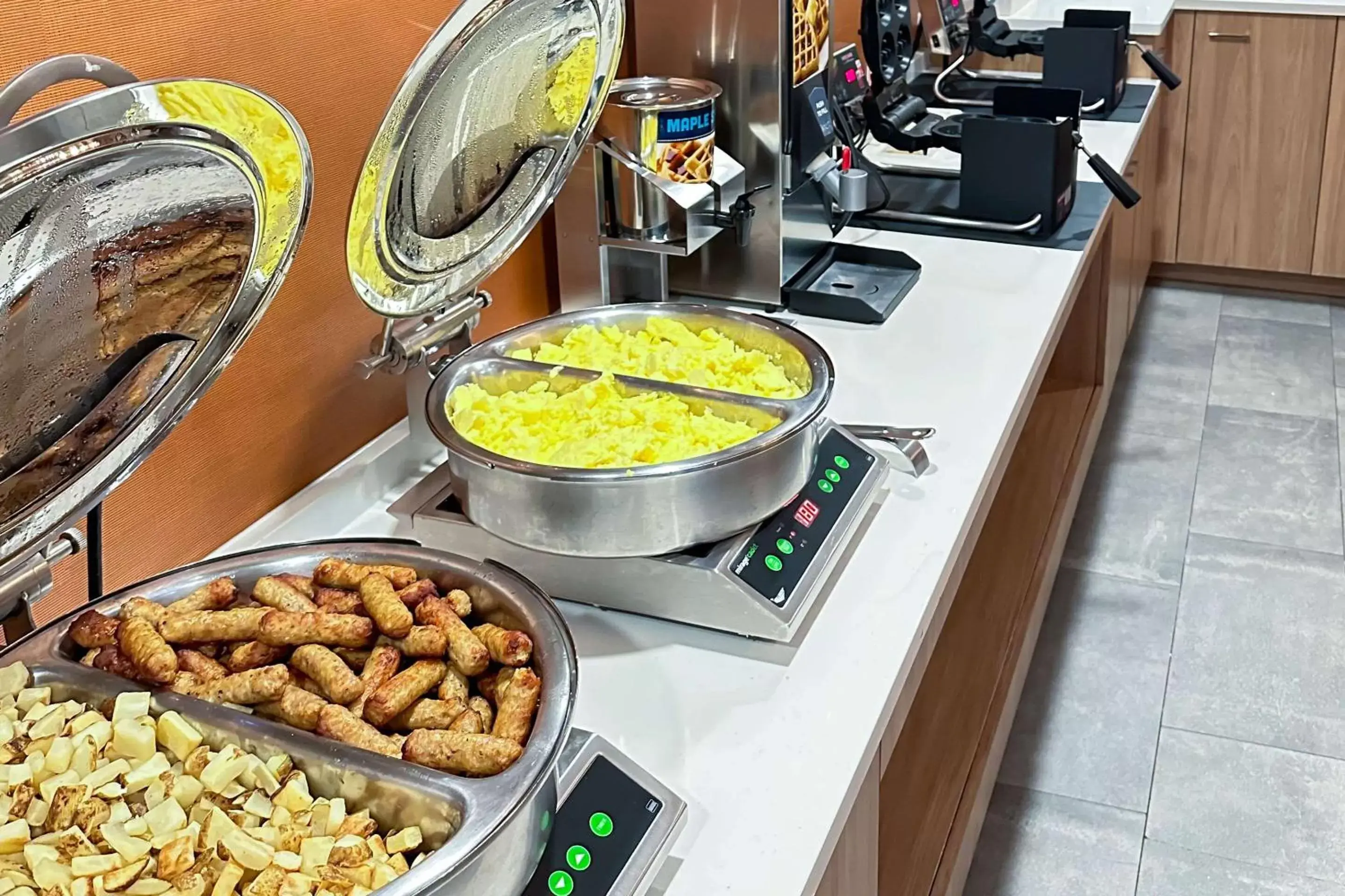 Breakfast in Clarion Inn Breakfast in Clarion Inn