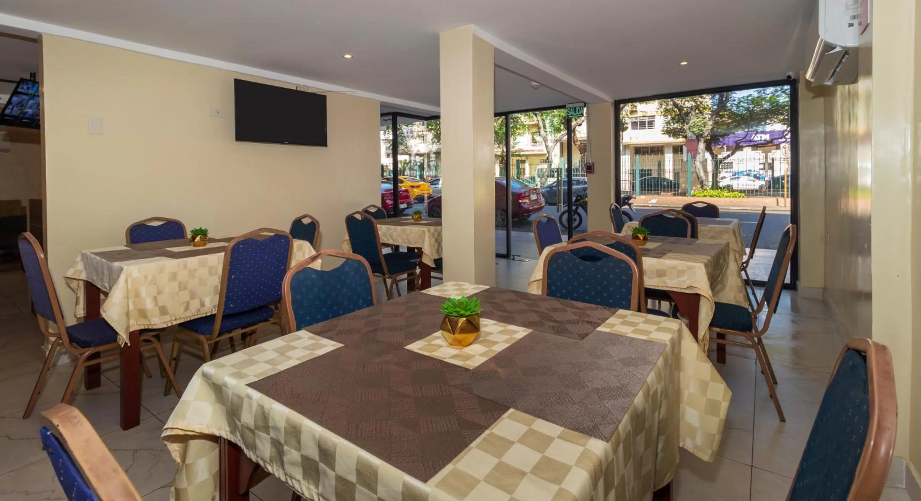 Restaurant/places to eat in Hotel Sada