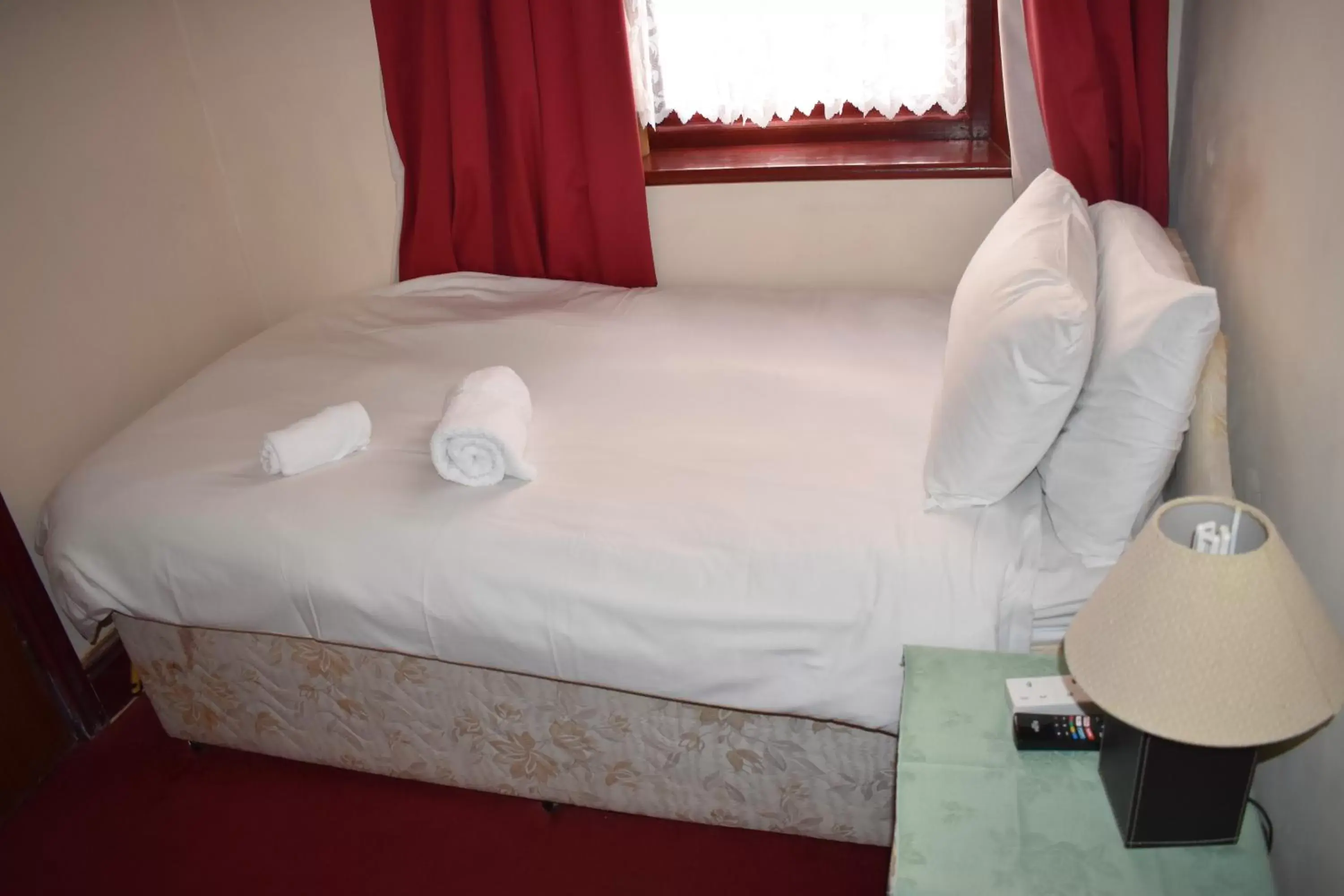 Bed in Lyndhurst Hotel