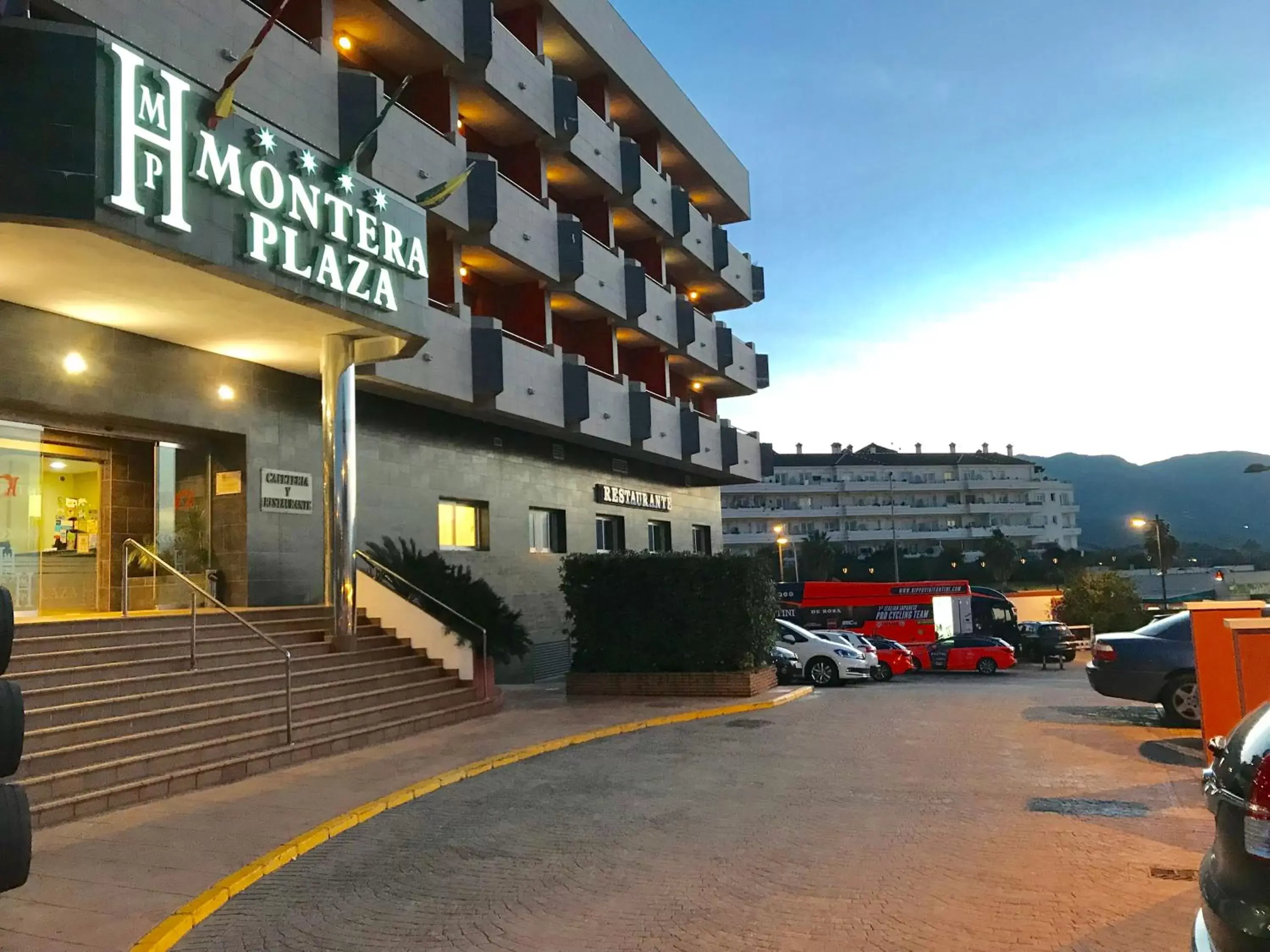 Property Building in Hotel Montera Plaza