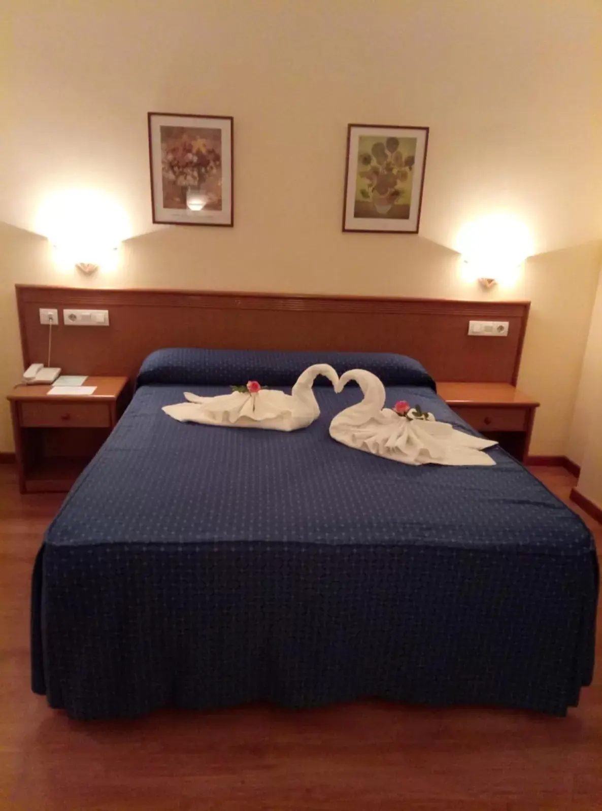 Bedroom, Bed in Hotel Peña de Arcos