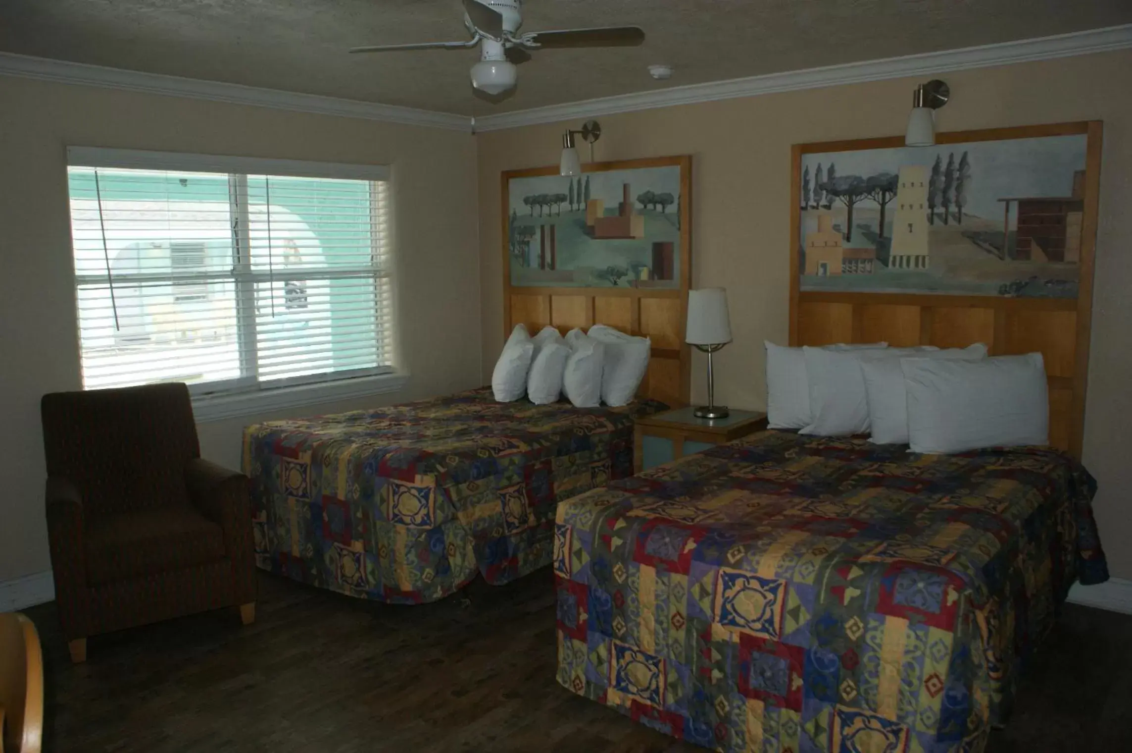 Bed in Sea Vista Motel