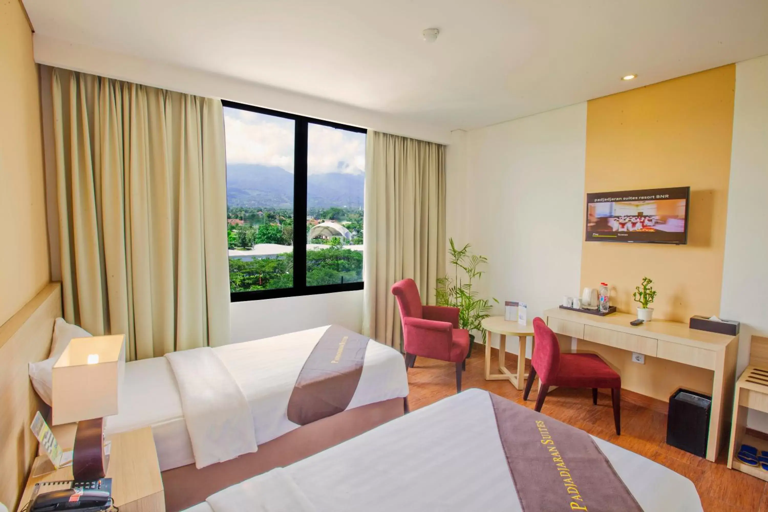 Inner courtyard view, Mountain View in Padjadjaran Suites Resort and Convention Hotel