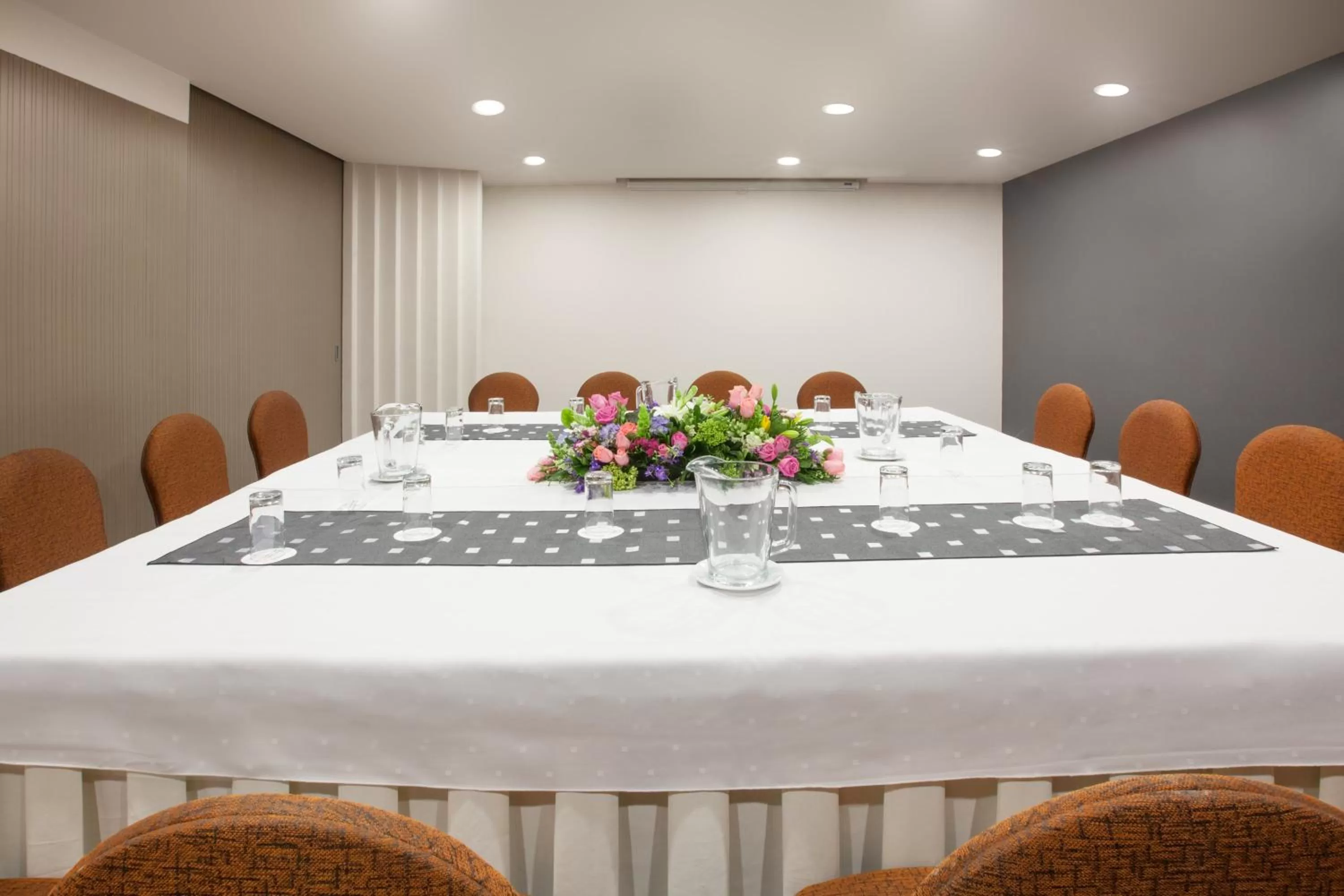 Meeting/conference room in Crowne Plaza Hotel Mexico City North-Tlalnepantla, an IHG Hotel