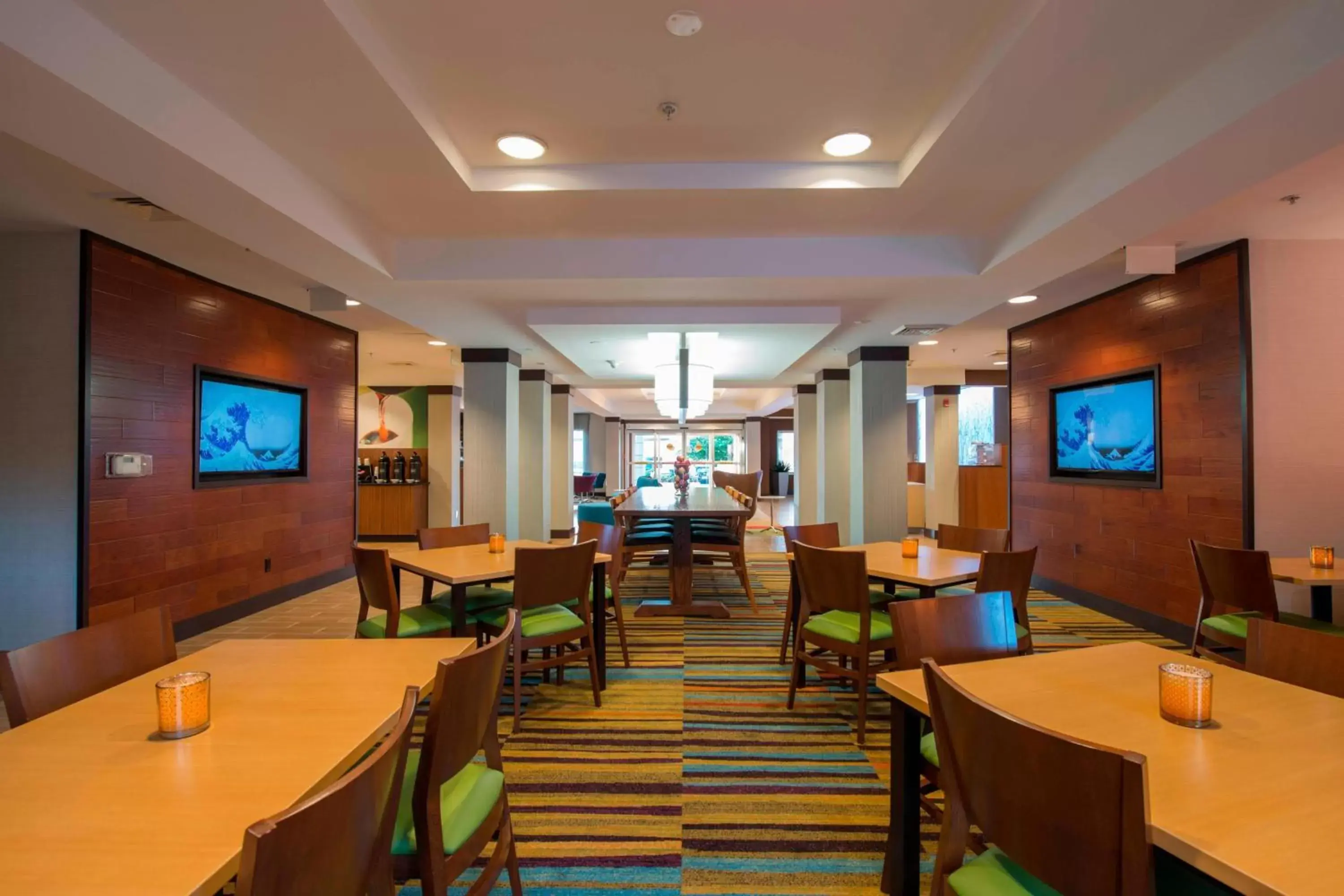 Breakfast, Restaurant/Places to Eat in Fairfield Inn & Suites by Marriott Greenwood