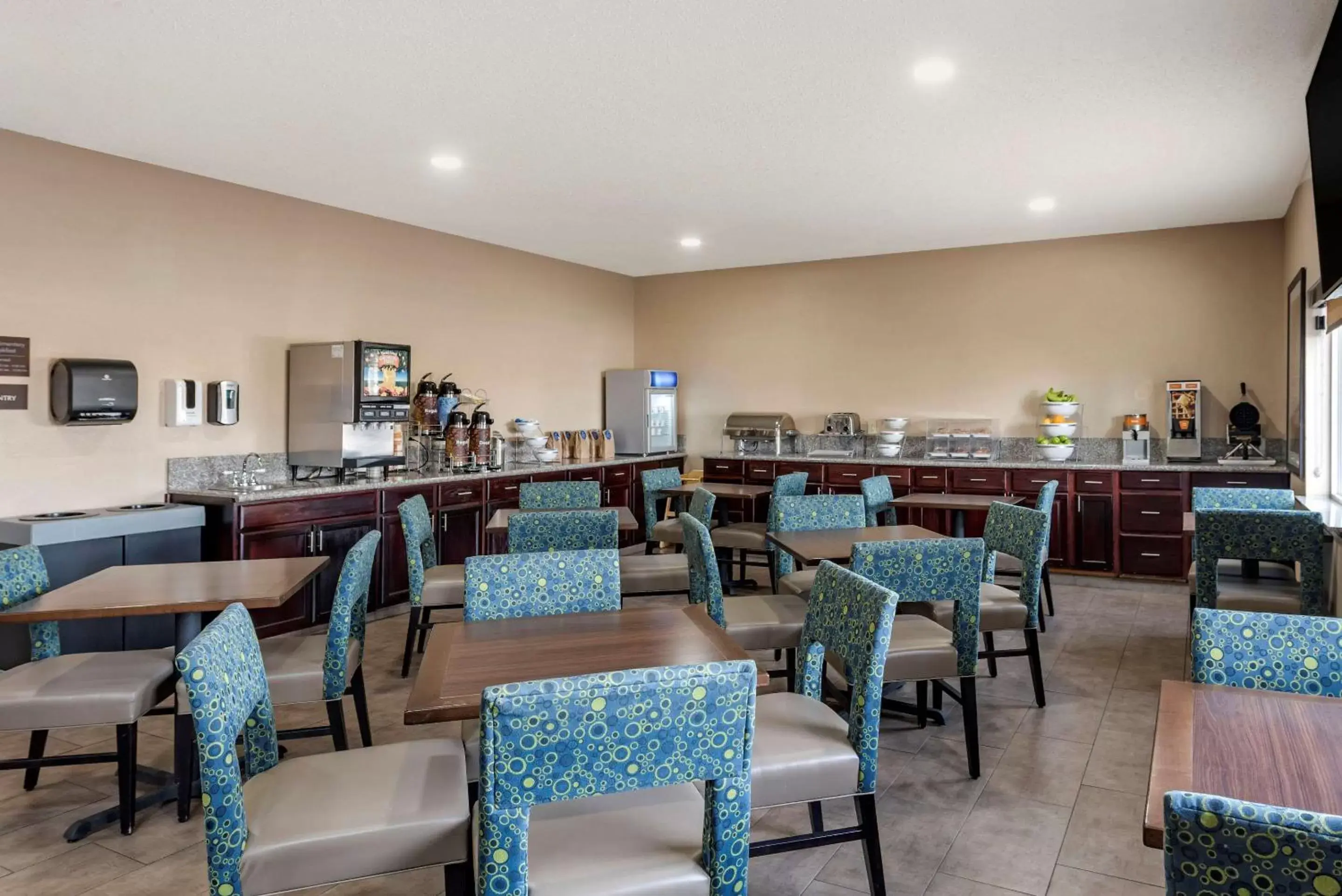 Restaurant/Places to Eat in Comfort Inn & Suites Pueblo