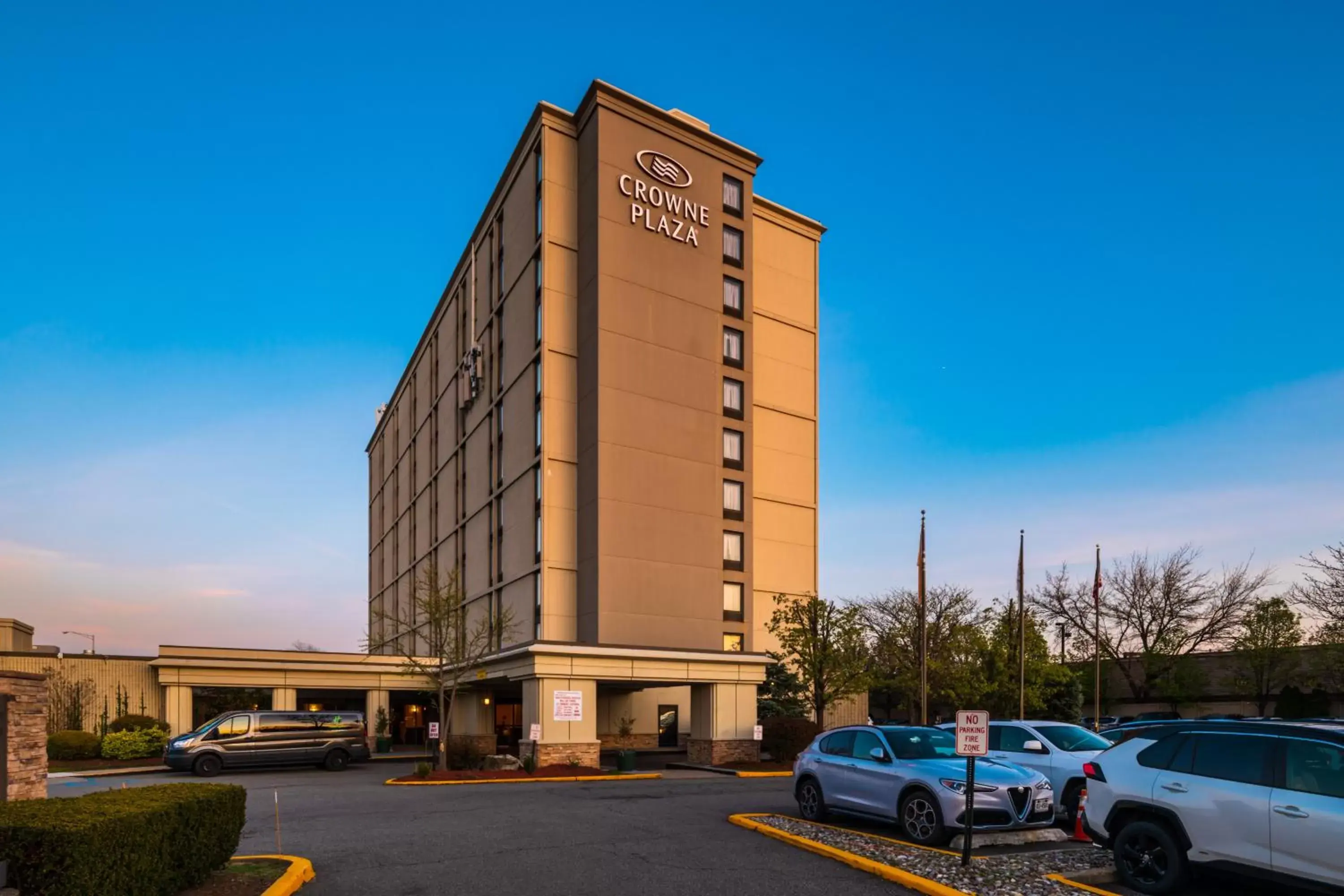 Property building in Crowne Plaza Newark Airport by IHG Property building in Crowne Plaza Newark Airport by IHG