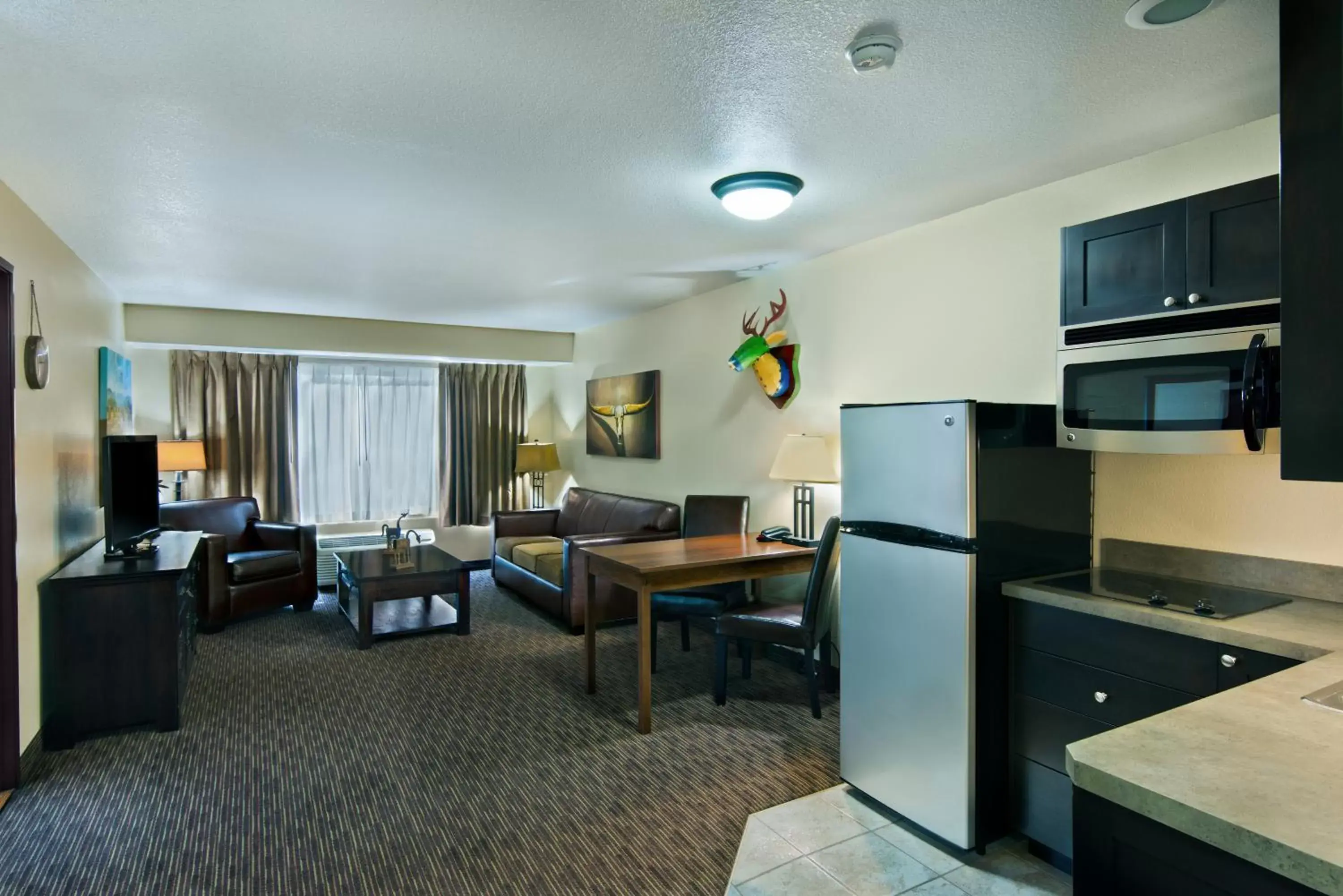 TV and multimedia, Kitchen/Kitchenette in Oxford Suites Hermiston