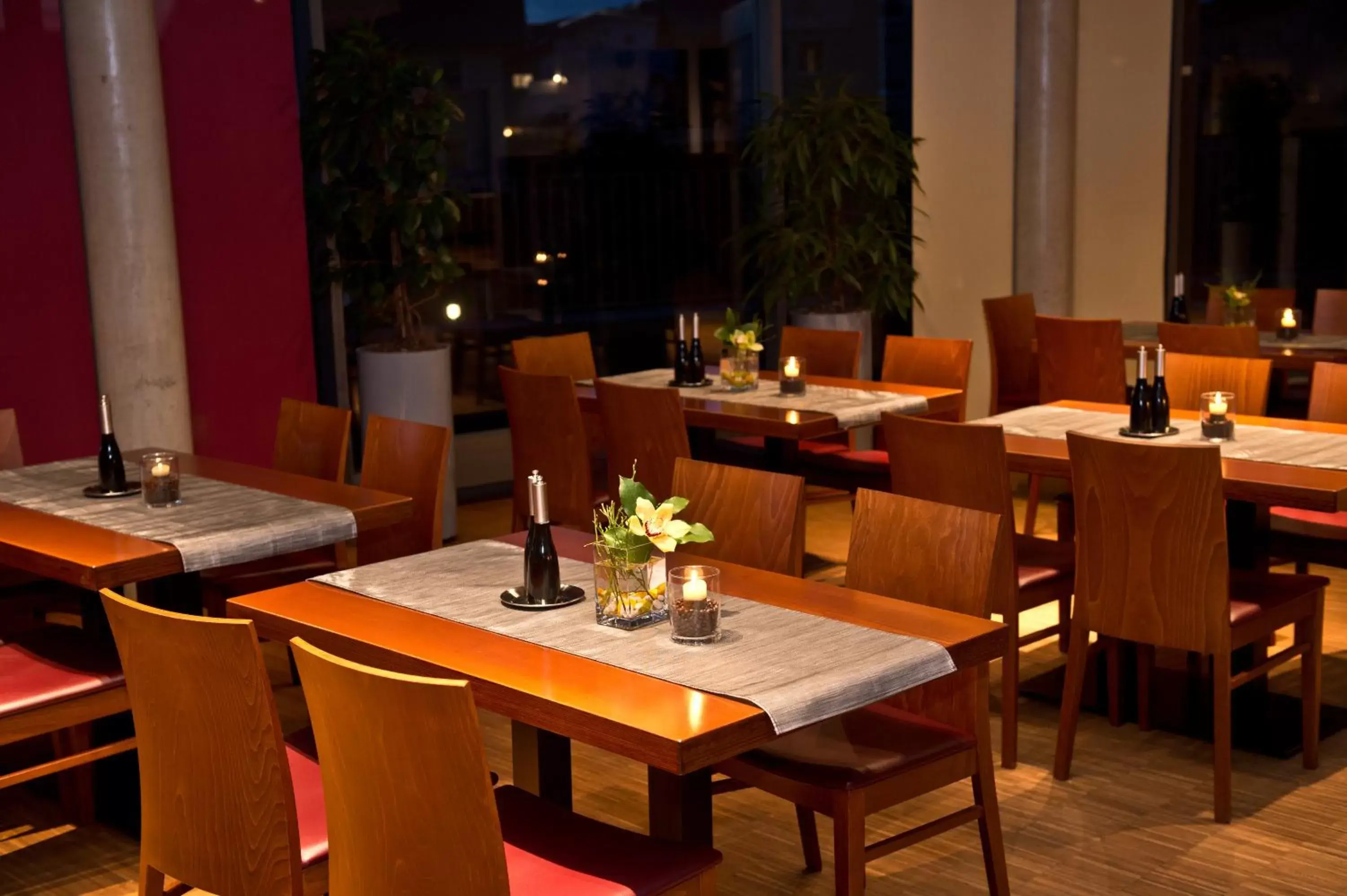 Lounge or bar, Restaurant/Places to Eat in GenoHotel Baunatal