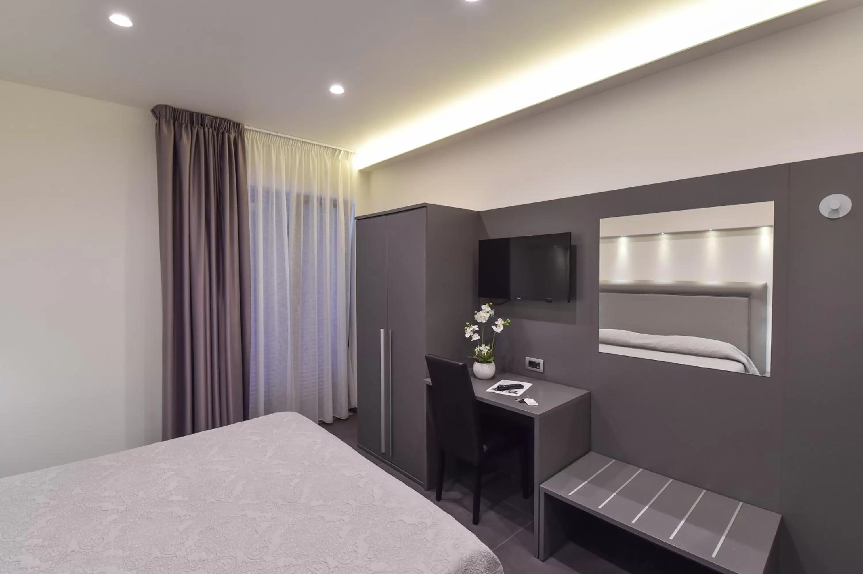 Bed in Pompei Inn Ruins B&B Luxury Suite