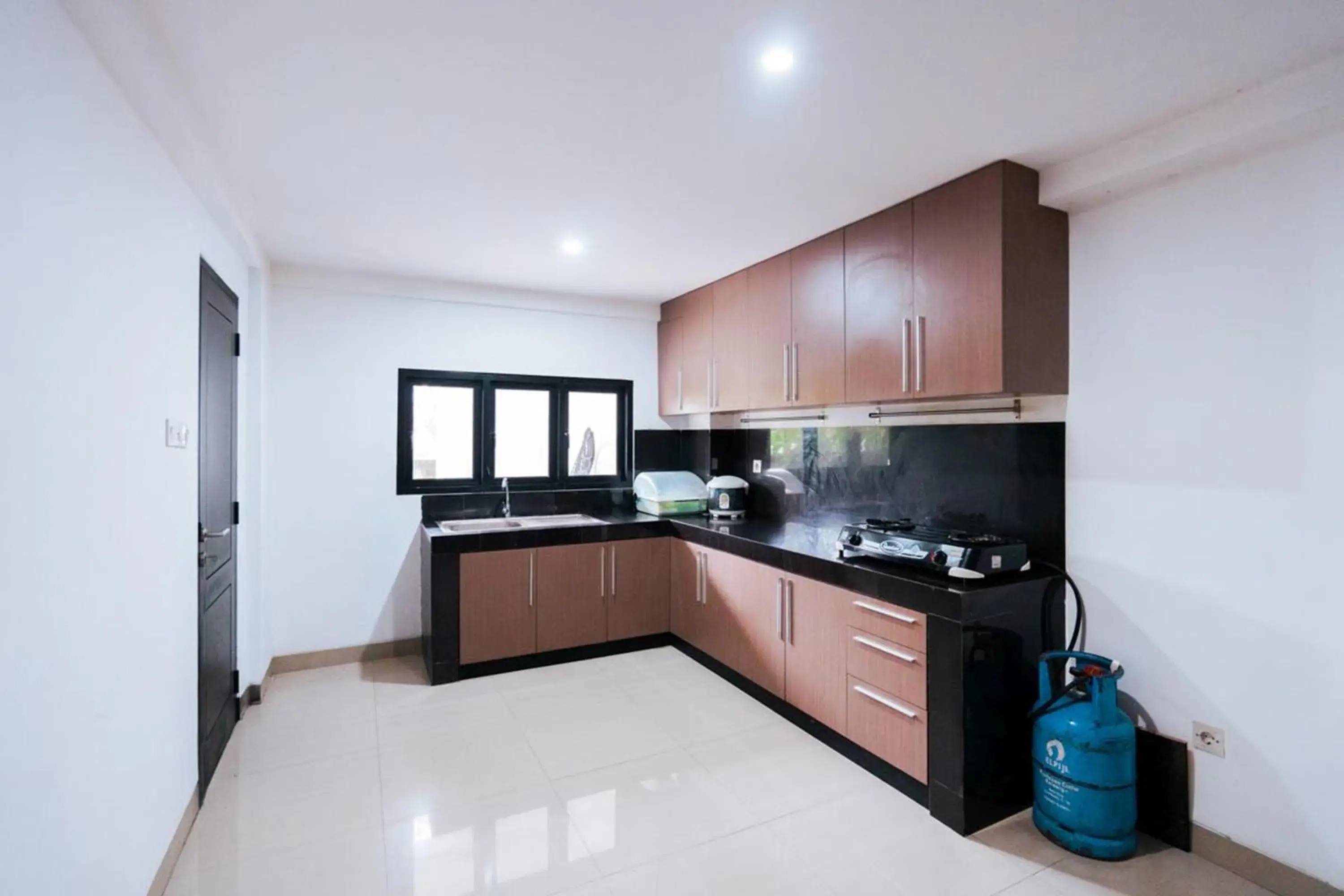 kitchen, Kitchen/Kitchenette in The Lavana Townhouse Sanur