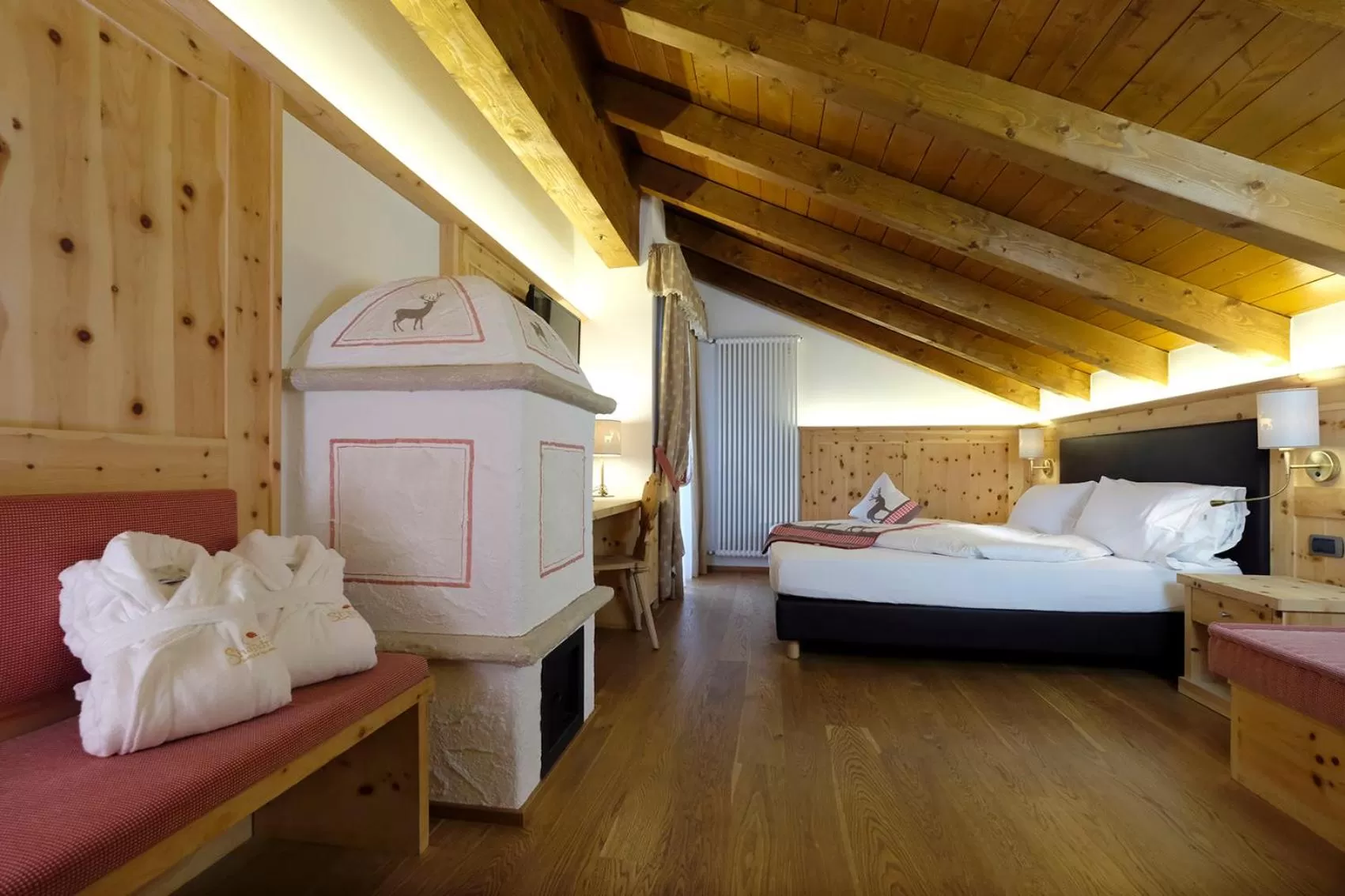 Photo of the whole room in Hotel Shandranj