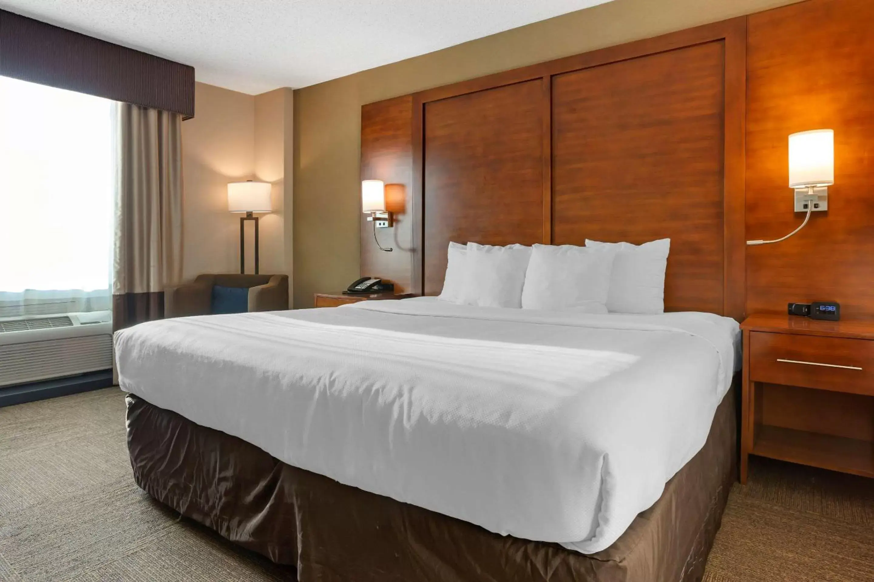 Photo of the whole room, Bed in Comfort Inn & Suites Presidential