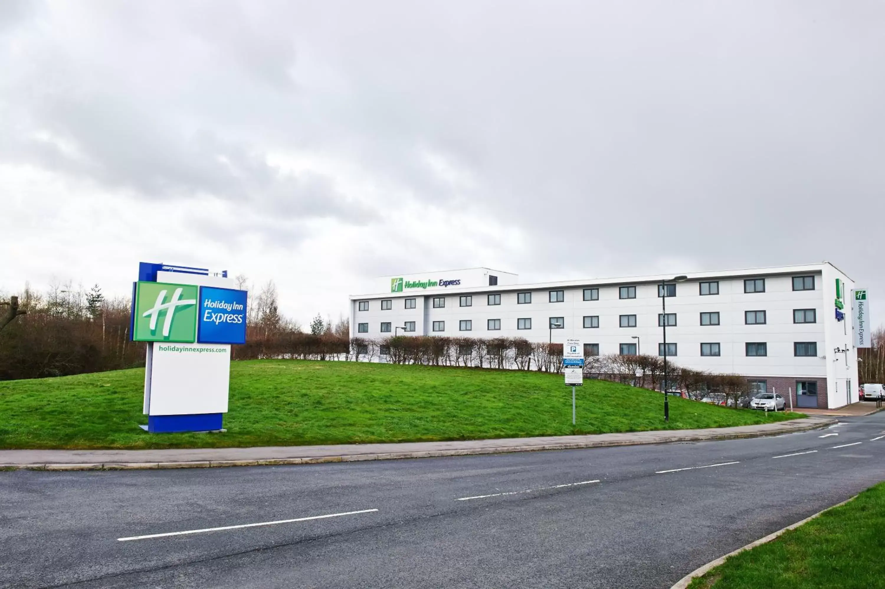 Property Building in Holiday Inn Express Manchester Airport, an IHG Hotel