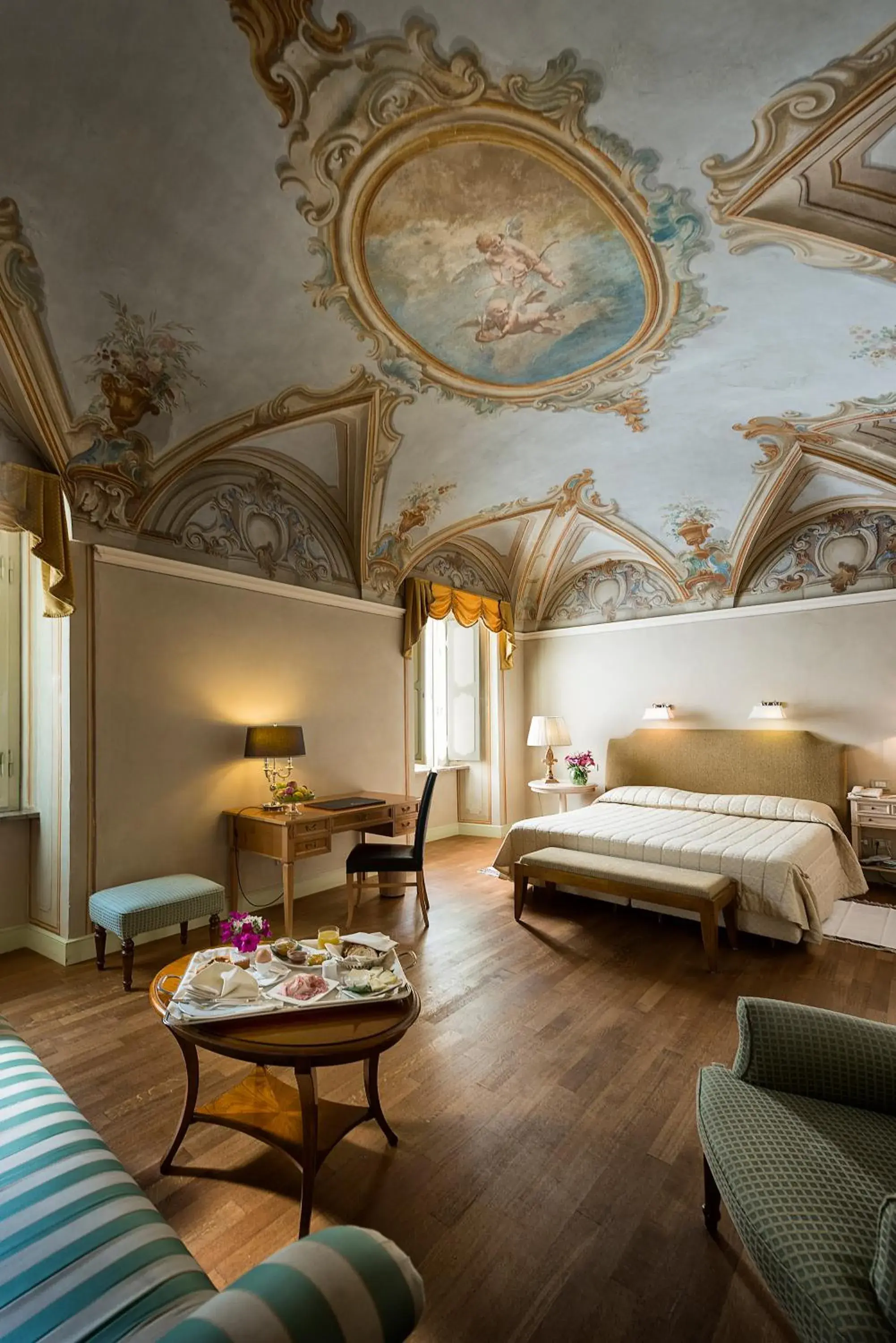 Photo of the whole room, Bed in Posta Donini-Historic Hotel
