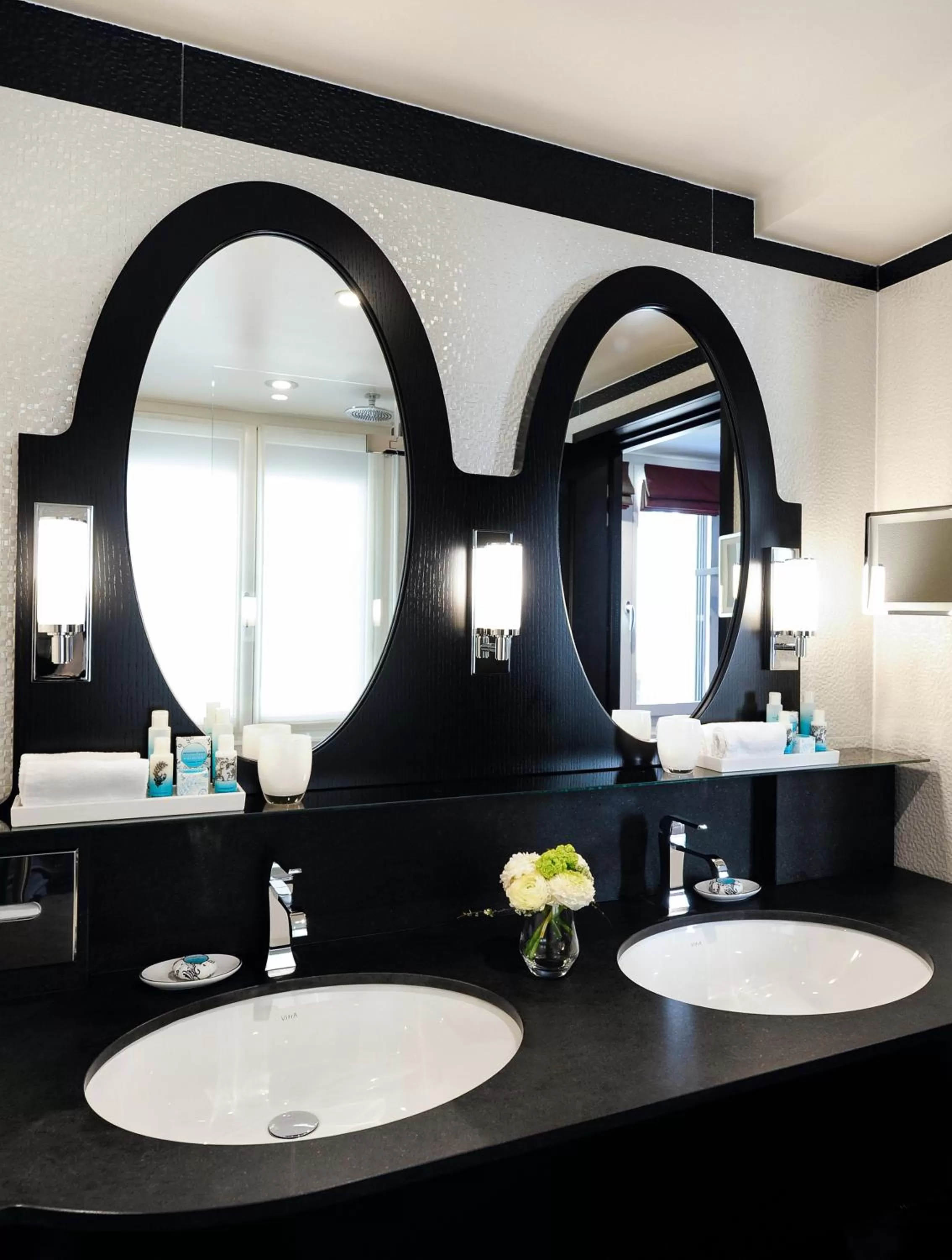 Bathroom in Hôtel Tiffany by Fassbind