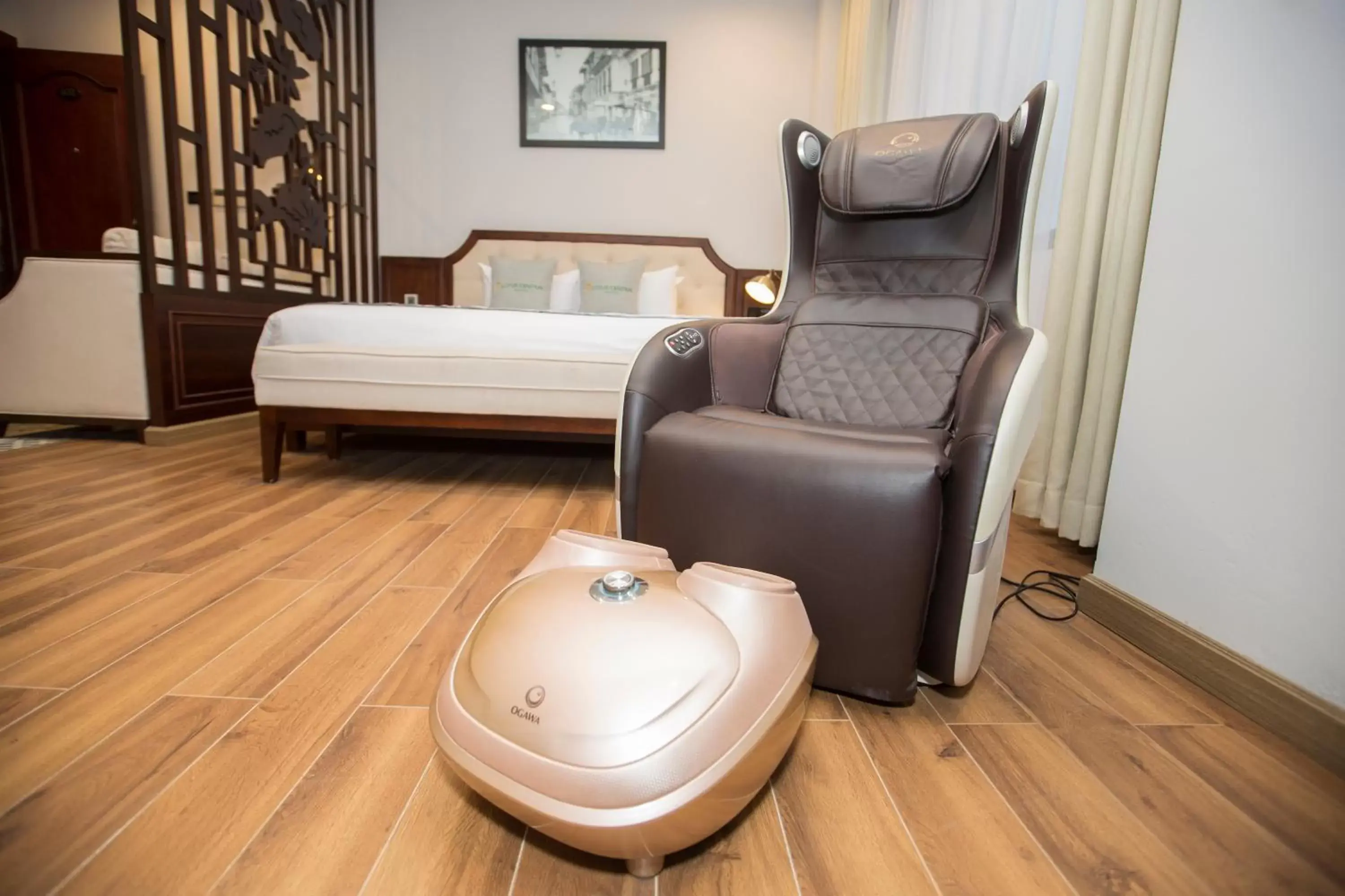 Massage, Bed in Happy Life Grand Hotel & Rooftop Skybar Massage, Bed in Happy Life Grand Hotel & Rooftop Skybar