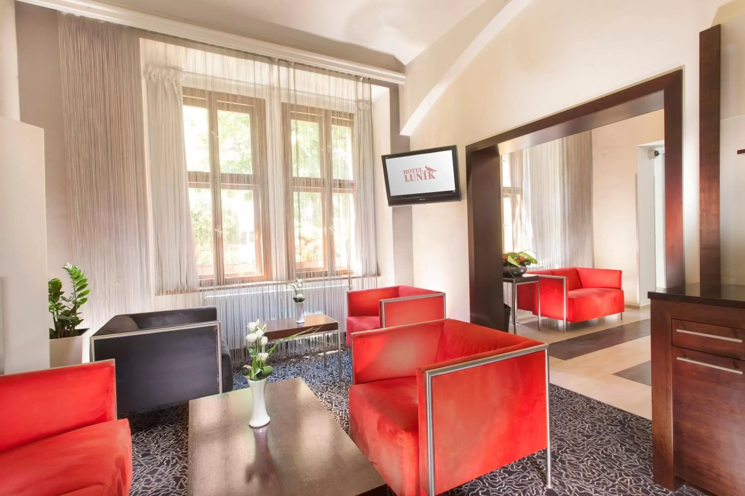 Lobby or reception, Lounge/Bar in Hotel Lunik