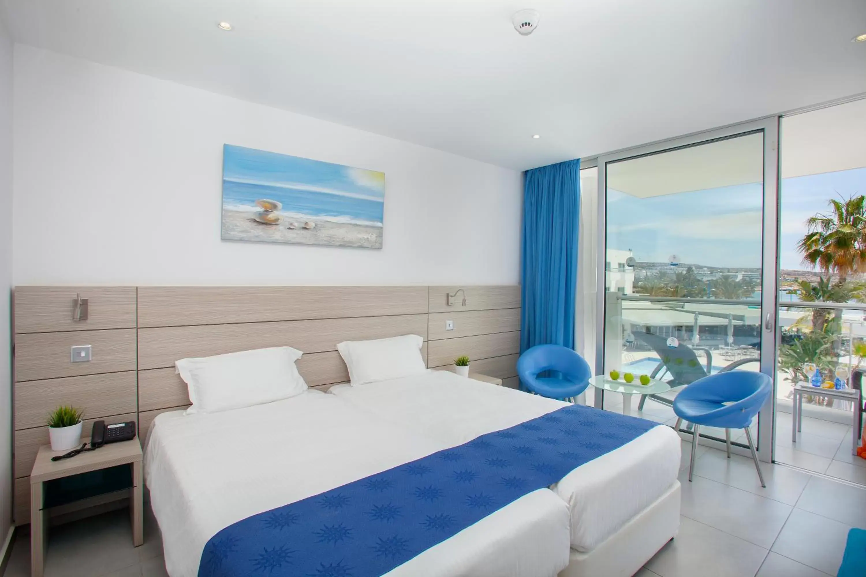 Bed in Limanaki Beach Hotel & Suites