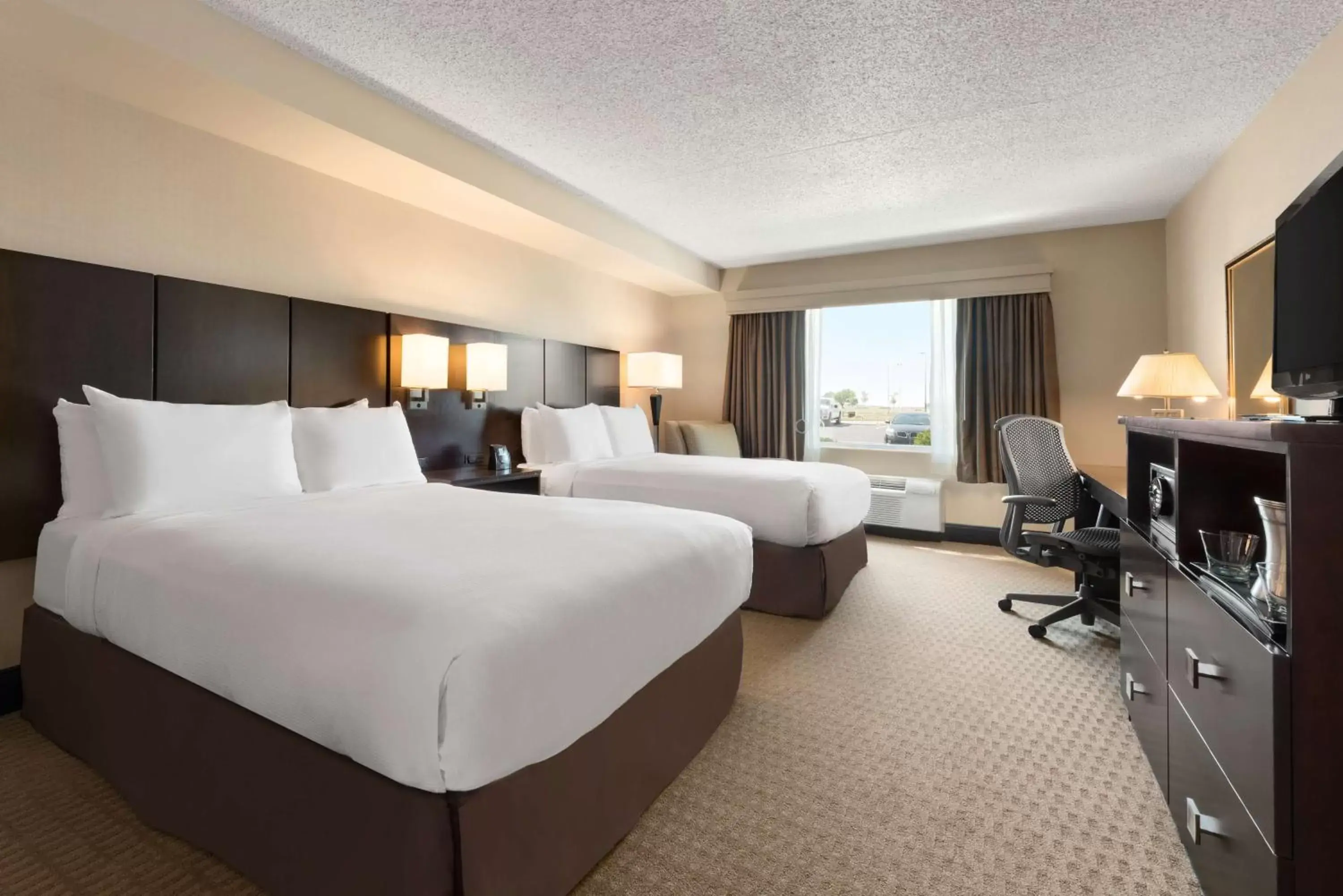 Bedroom in DoubleTree by Hilton Wichita Airport