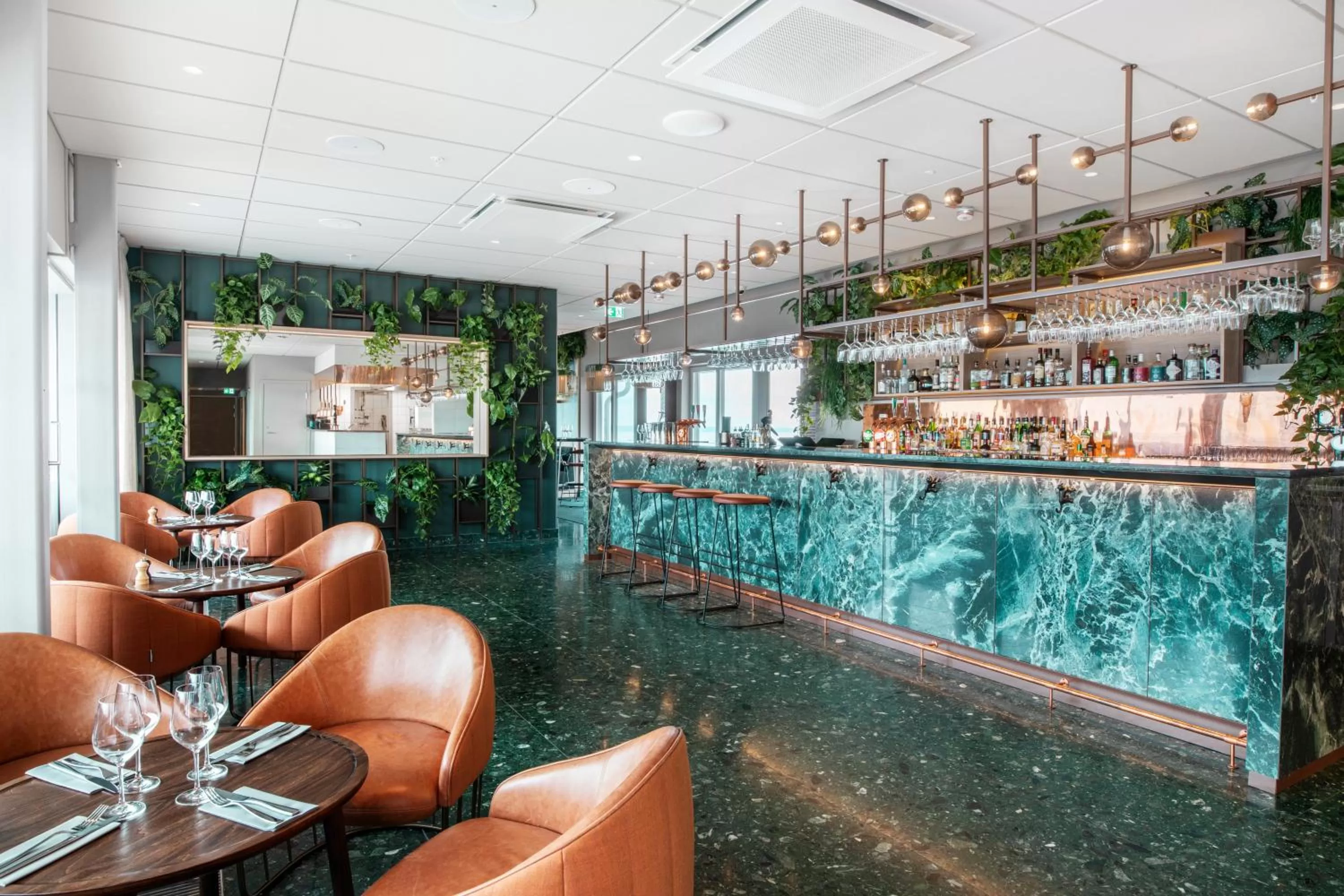 Restaurant/places to eat in Clarion Hotel Sea U