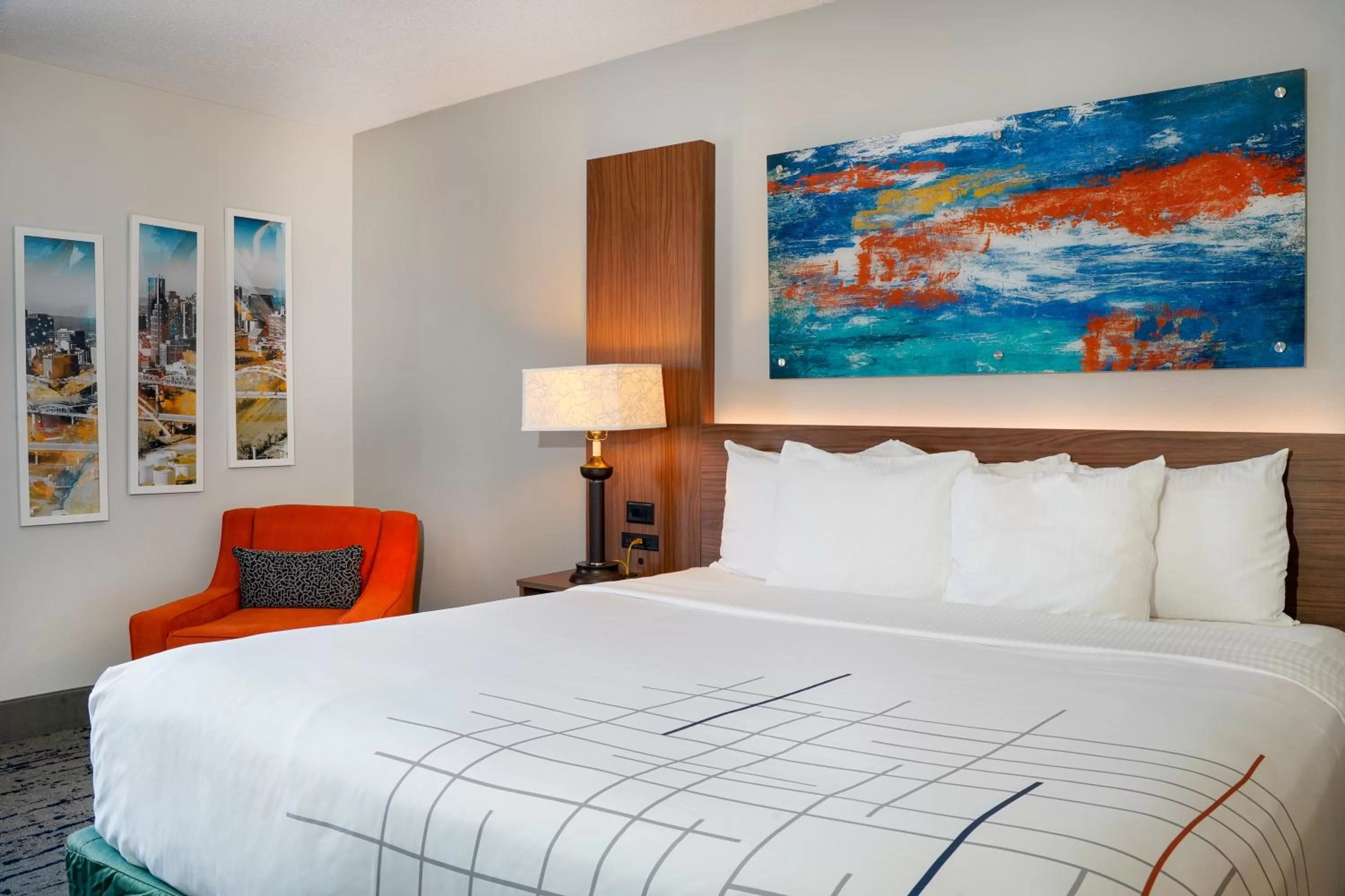 Bed in La Quinta by Wyndham Nashville Airport