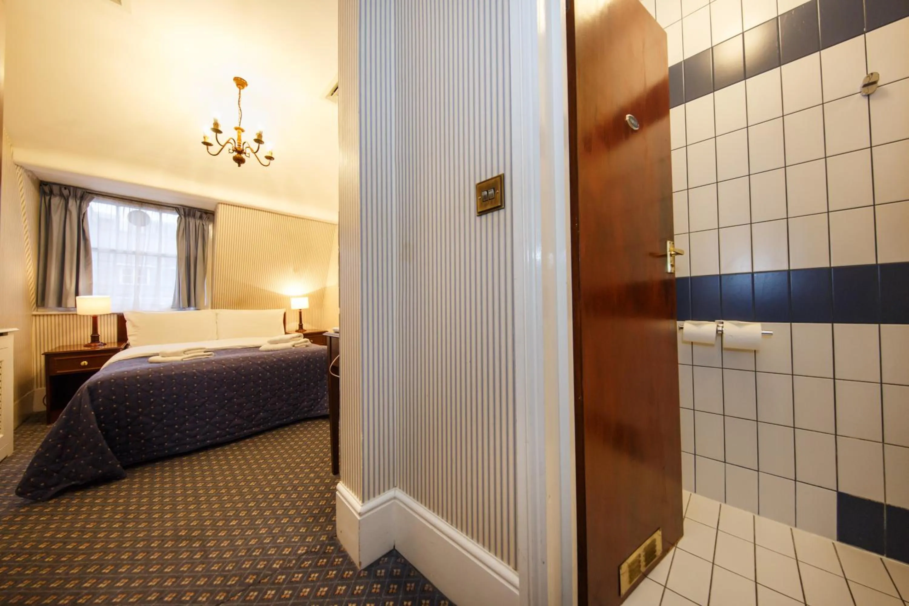 Photo of the whole room, Bed in Regency House Hotel