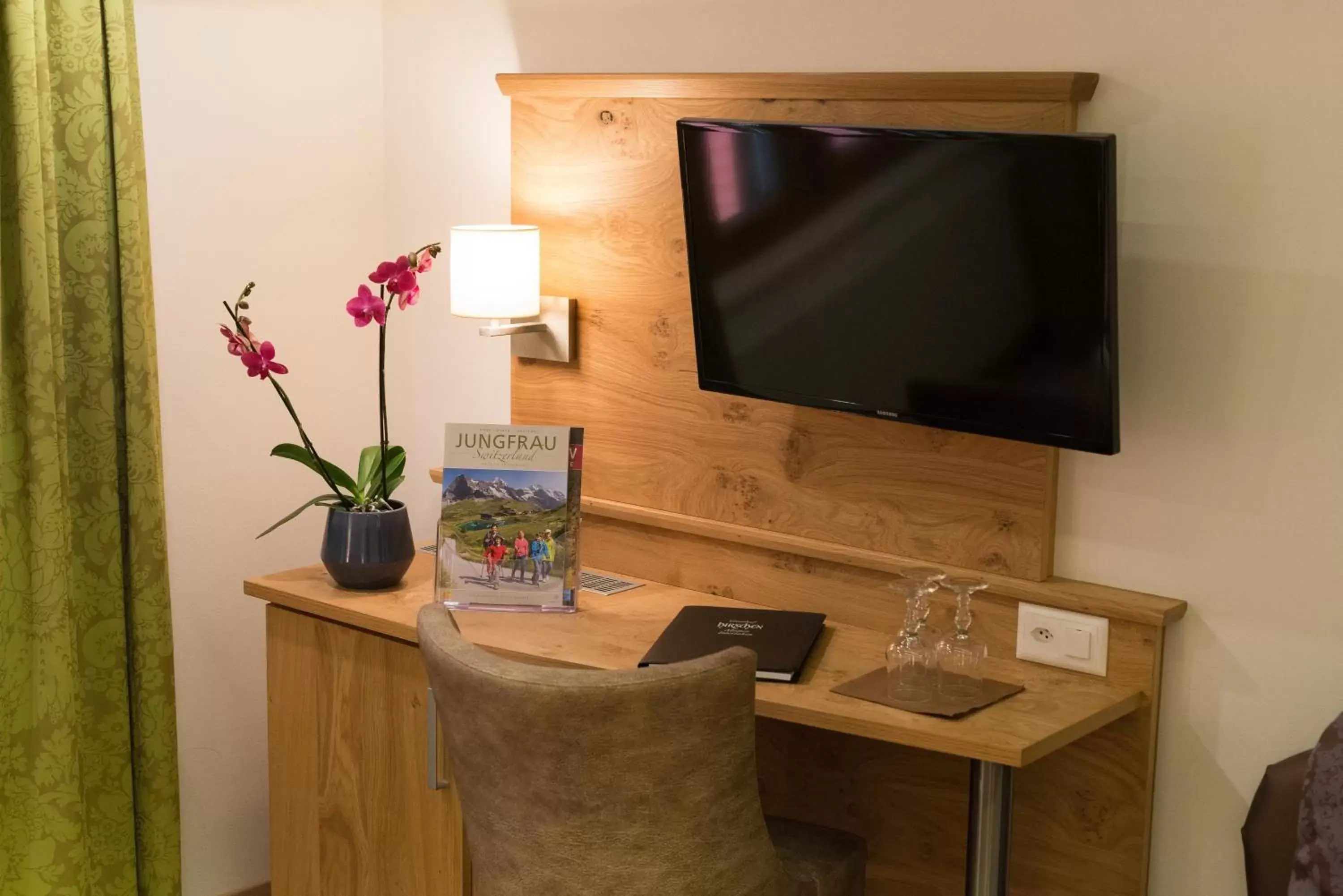 TV and multimedia, TV/Entertainment Center in Hotel Restaurant Hirschen