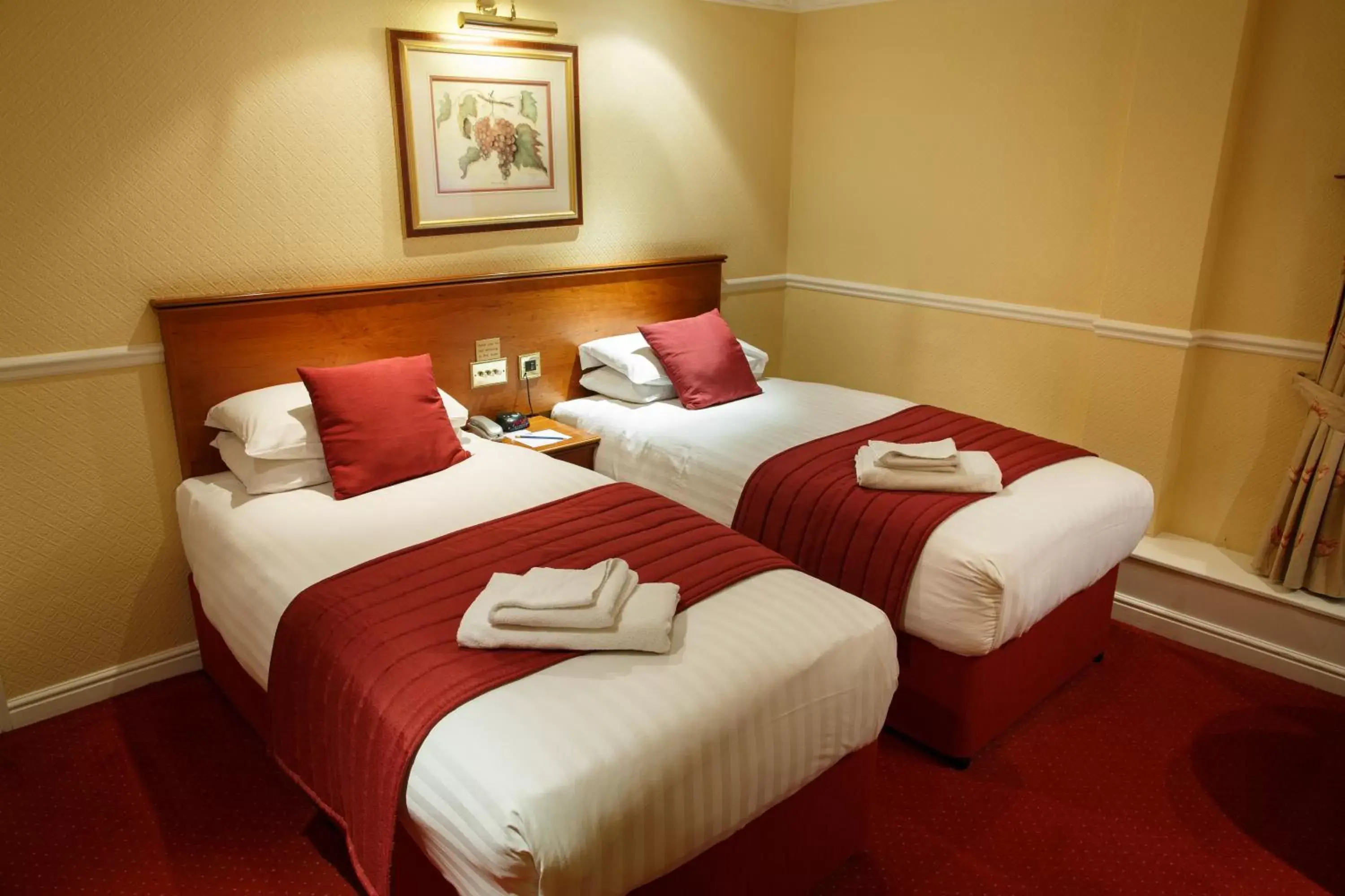 Bedroom, Bed in Best Western Lichfield City Centre The George Hotel
