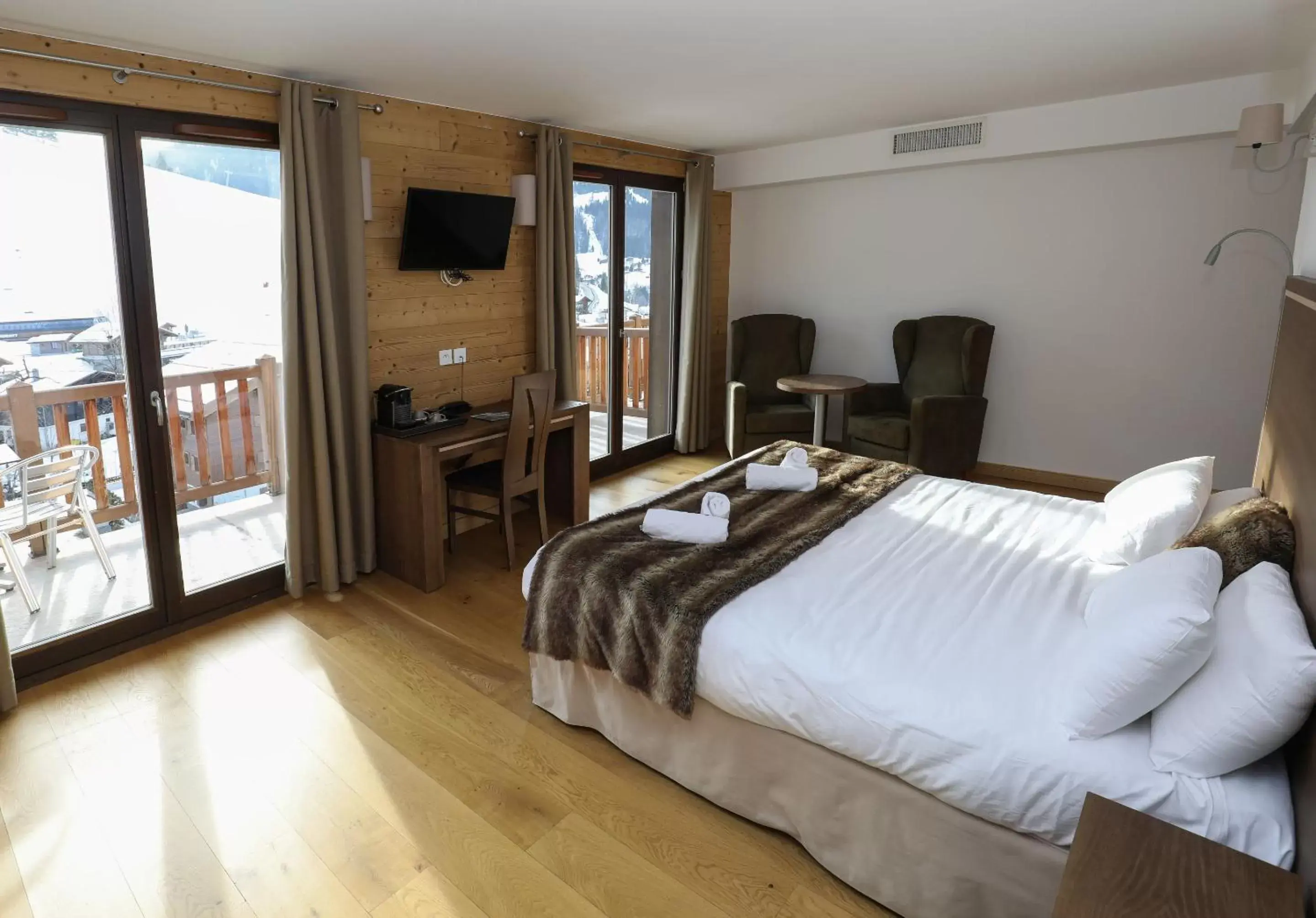 Bedroom, Bed in Hôtel Prestige Odalys Le Chamois